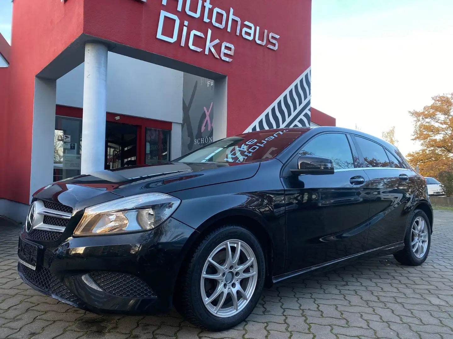 Mercedes-Benz A 200 BlueEfficienc Automatik! Voll Leder Navi Schwarz - 1