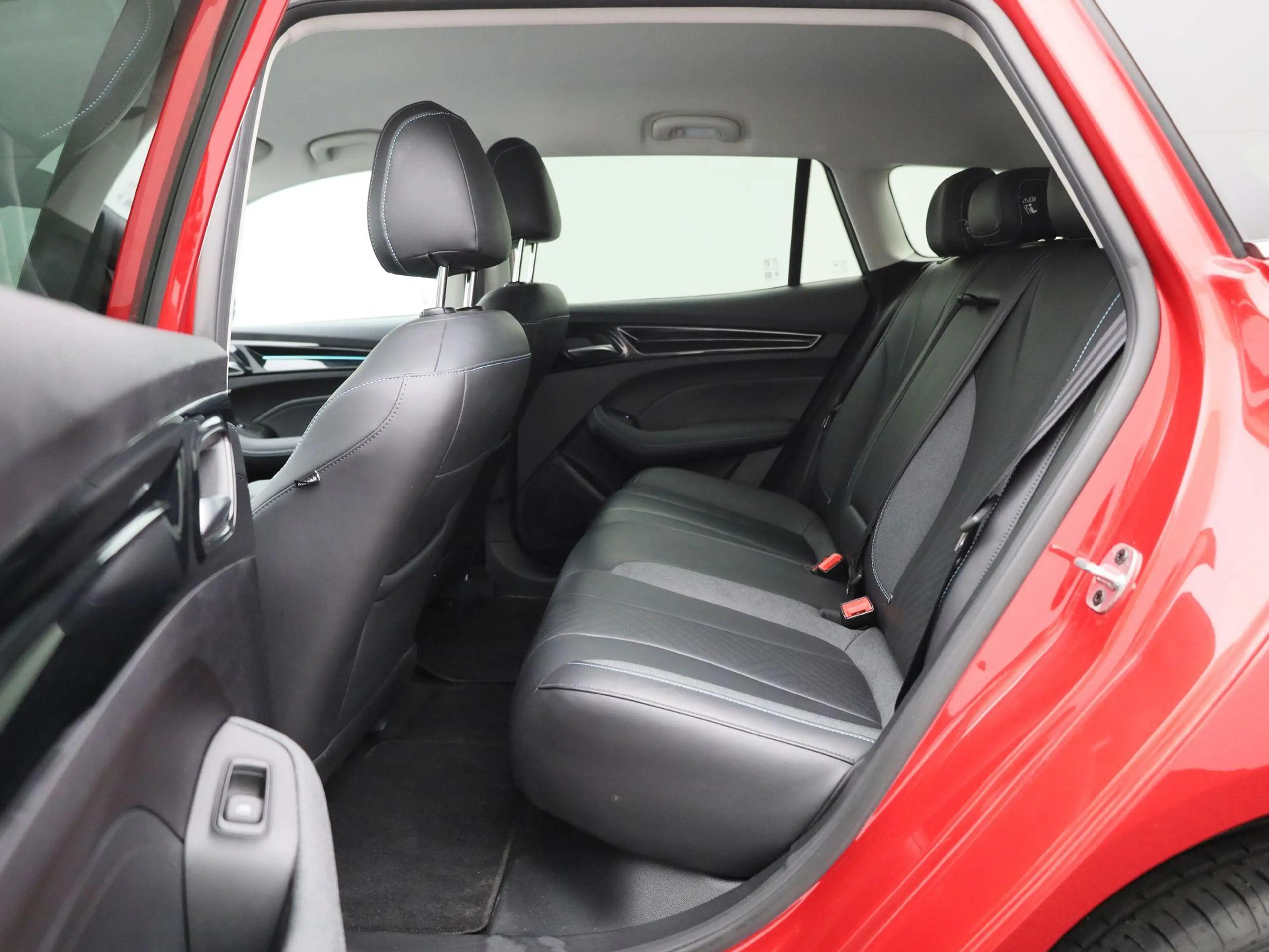 MG MG5 Electric Long Range Luxury 61 kWh — photo 12