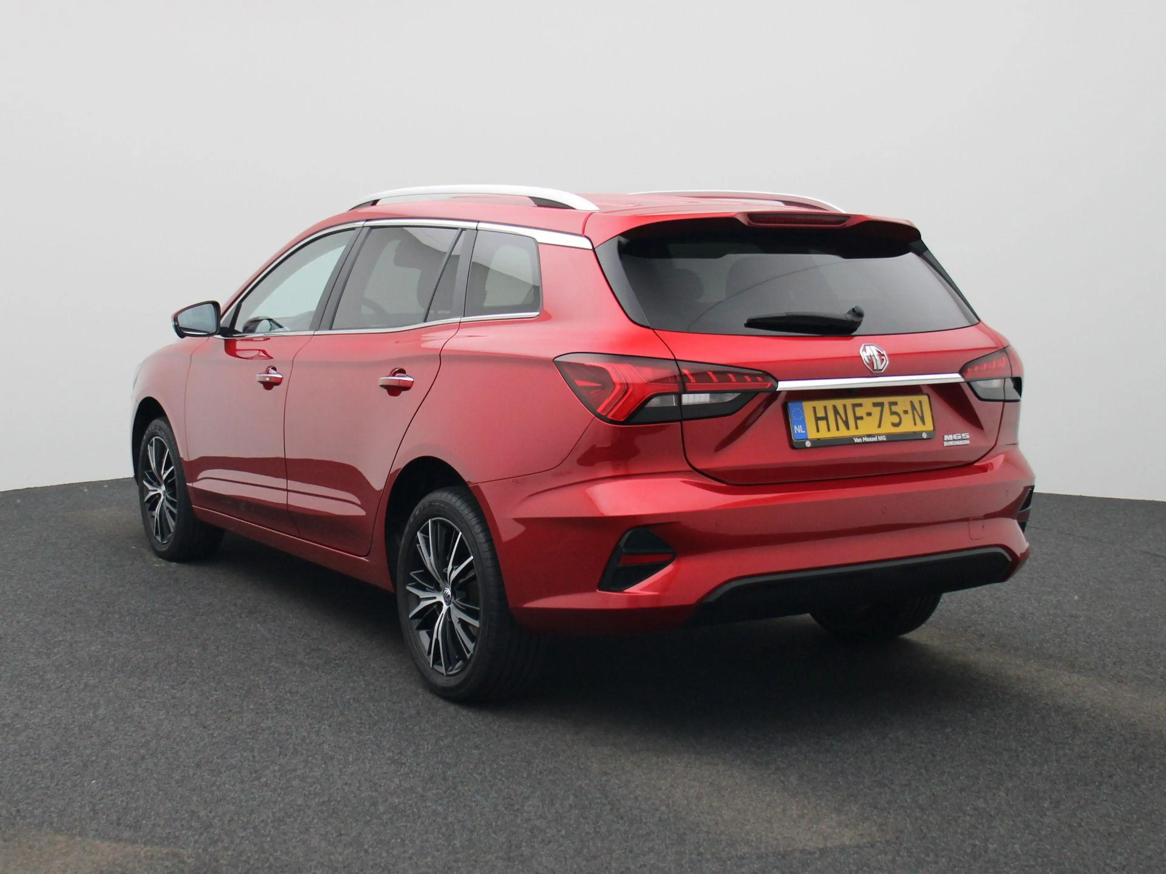 MG MG5 Electric Long Range Luxury 61 kWh — photo 2