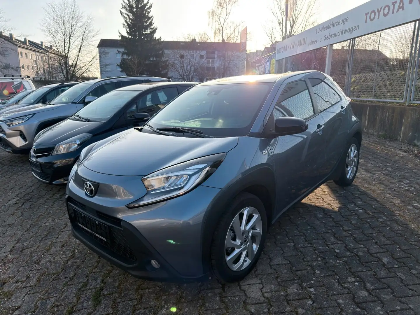 Toyota Sonstige Aygo X 1.0-l-VVT-i Play / Komfort / Design Grau - 1