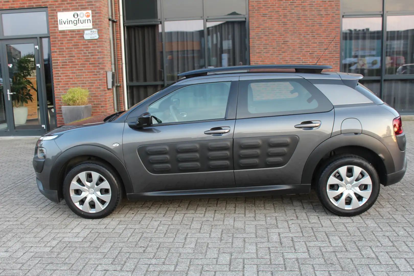 Citroen C4 Cactus 1.2 PureTech Feel Clima-Cruise-Navi-Camera 31.000 Gris - 2