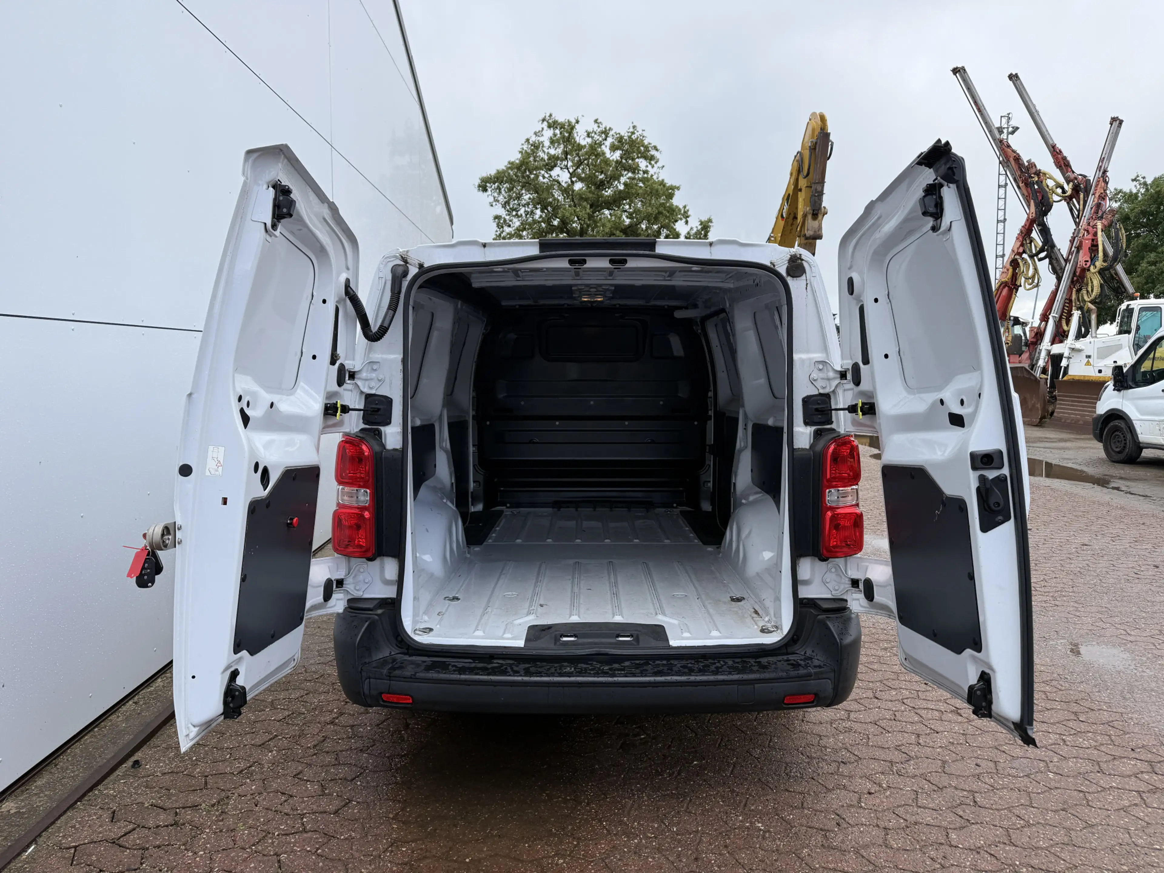 Toyota Proace Electric Worker 75kWh 136PK L3 348km WLTP EV Snell — photo 12
