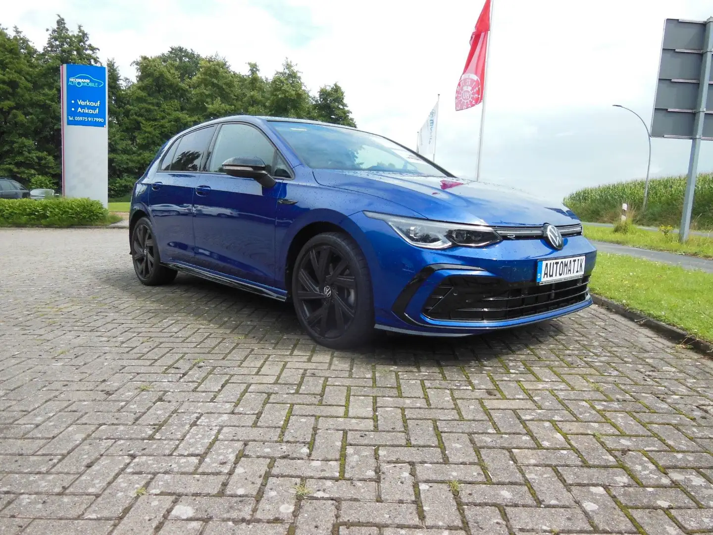 Volkswagen Golf VIII TSI DSG 4M R-LINE/AHK/PANO/DCC/HUD/18" Blau - 1