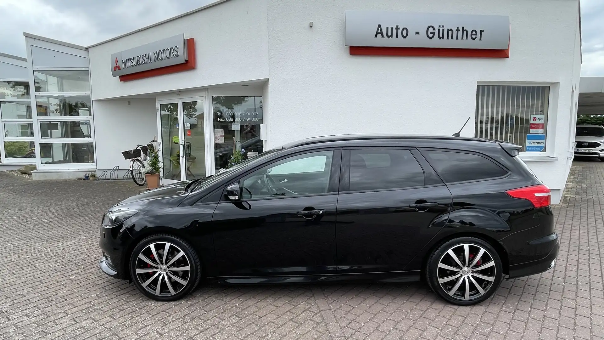 Ford Focus ST Schwarz - 1