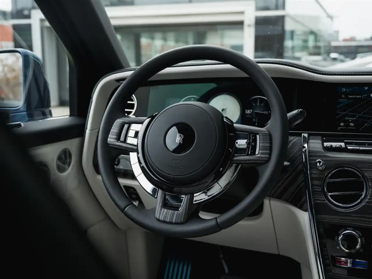 Rolls-Royce Cullinan снимка Rolls-Royce Cullinan