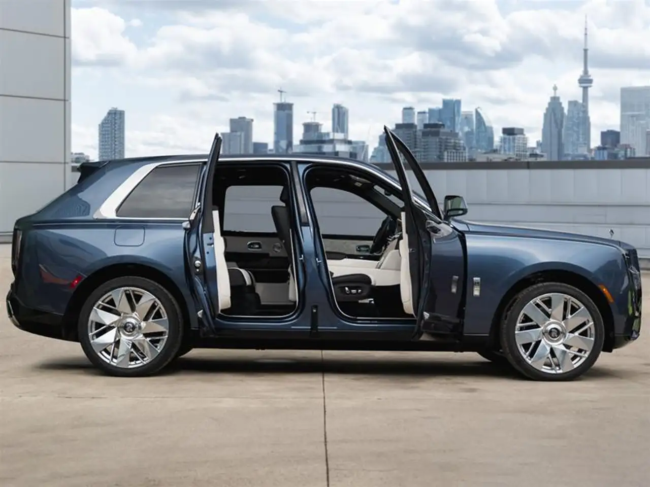 Rolls-Royce Cullinan снимка Rolls-Royce Cullinan