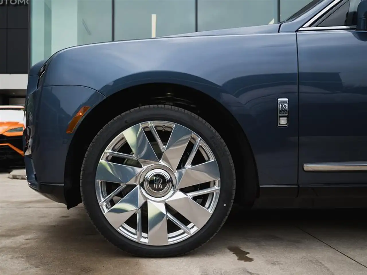 Rolls-Royce Cullinan снимка Rolls-Royce Cullinan