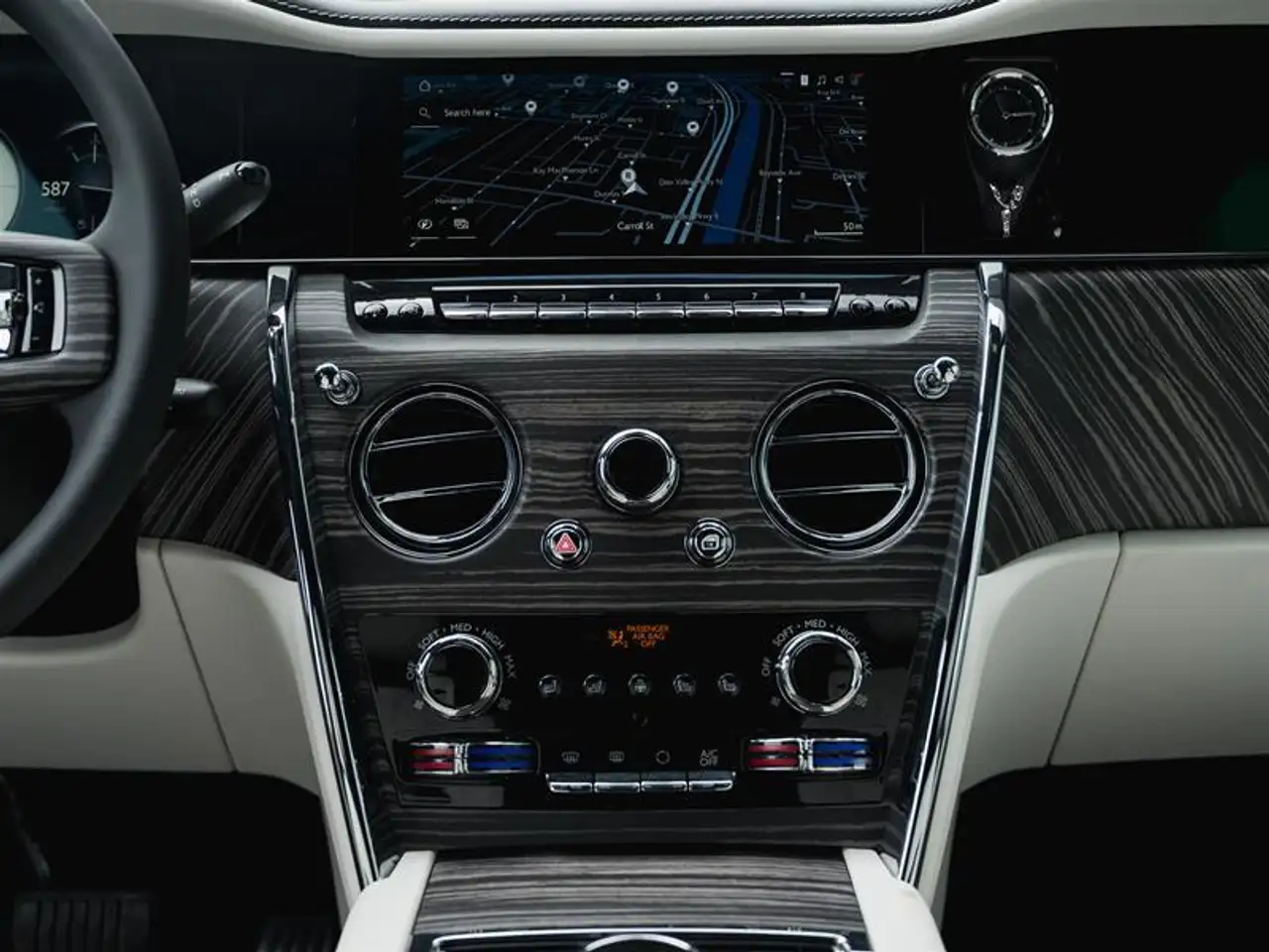Rolls-Royce Cullinan снимка Rolls-Royce Cullinan