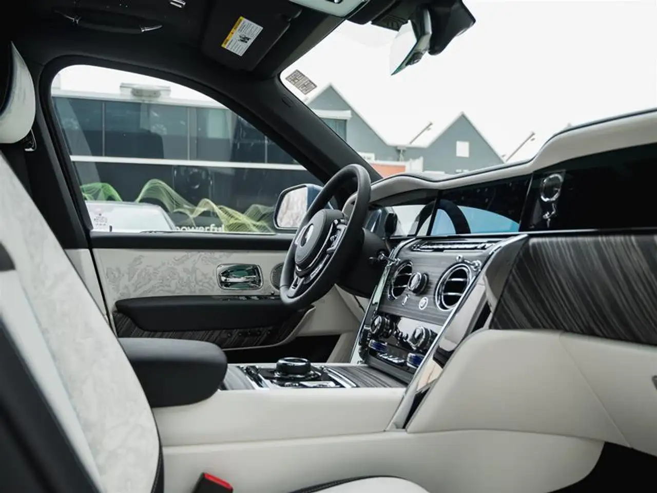 Rolls-Royce Cullinan снимка Rolls-Royce Cullinan