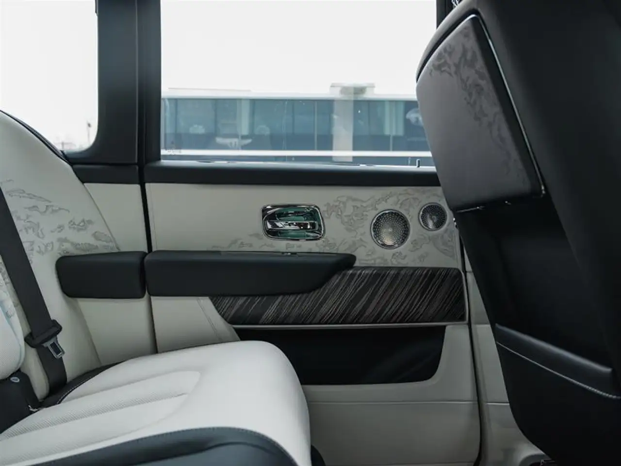 Rolls-Royce Cullinan снимка Rolls-Royce Cullinan
