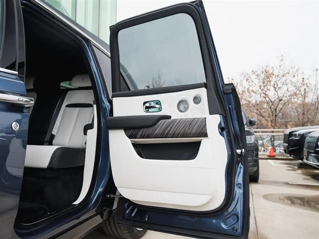 Rolls-Royce Cullinan снимка Rolls-Royce Cullinan