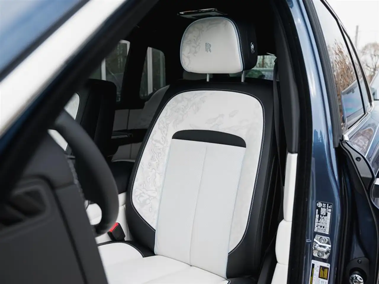 Rolls-Royce Cullinan снимка Rolls-Royce Cullinan