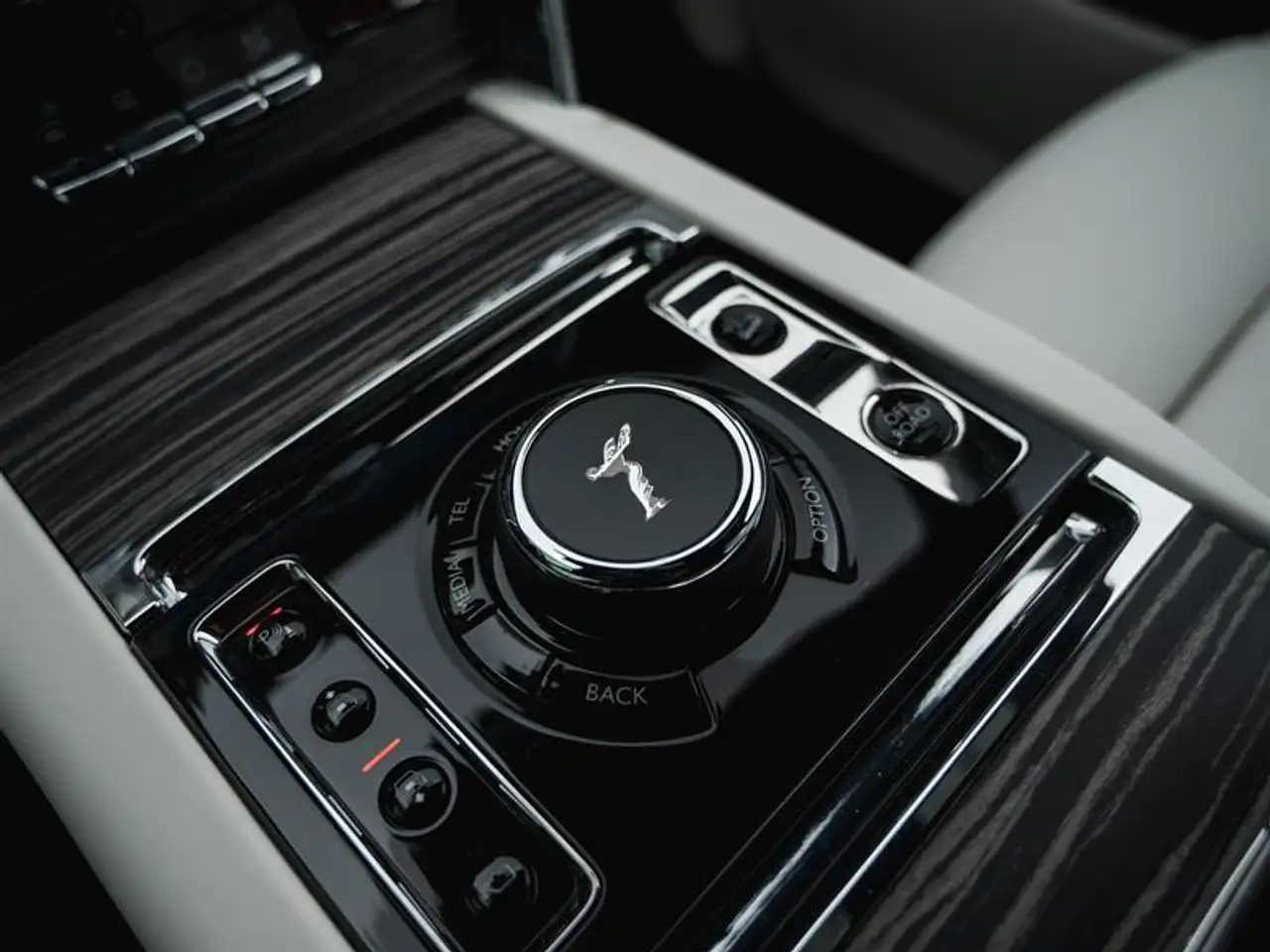 Rolls-Royce Cullinan снимка Rolls-Royce Cullinan