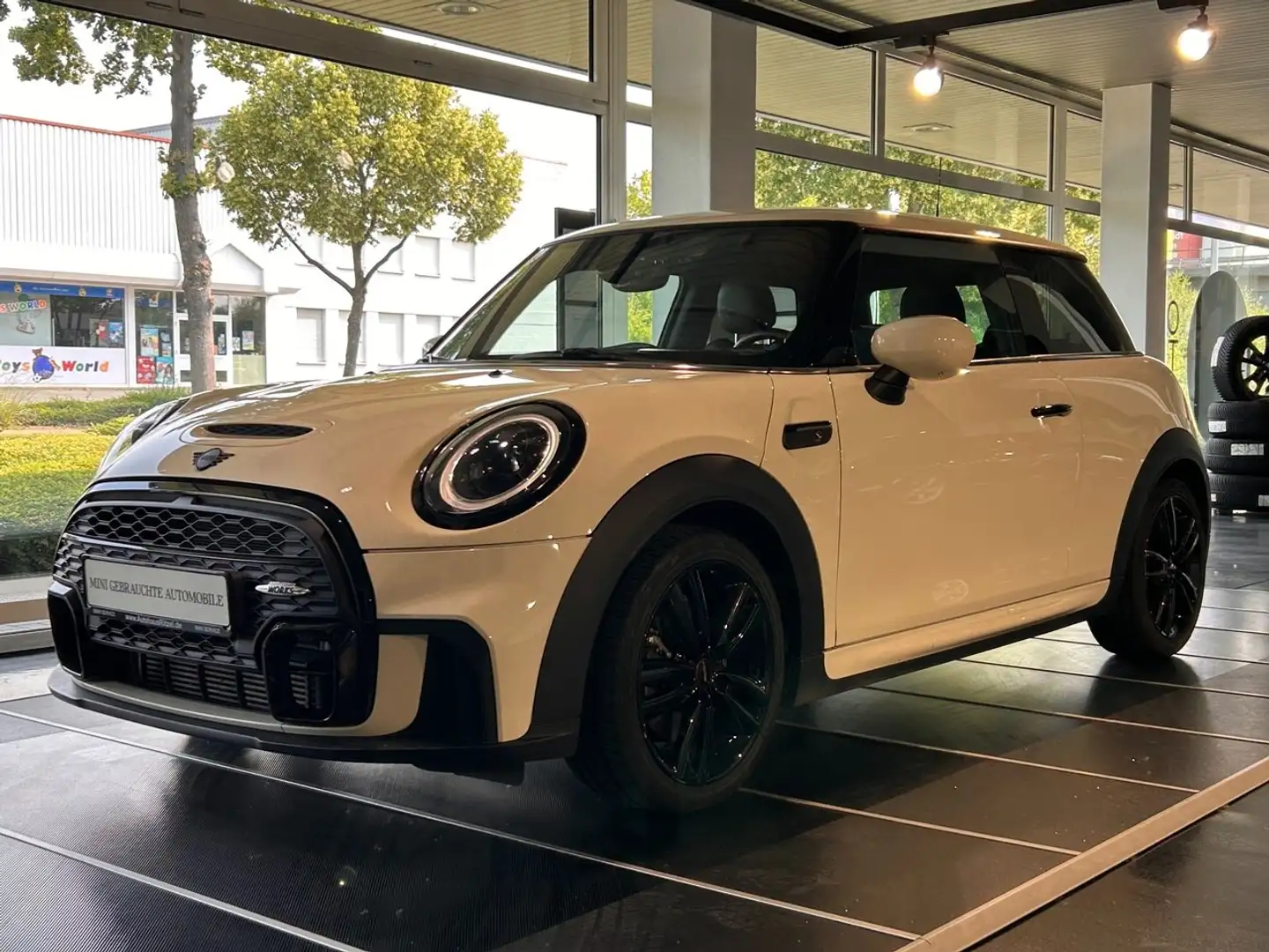 MINI Cooper S Aut. John Cooper Works Trim / Leder / DAB / Navi Weiß - 1