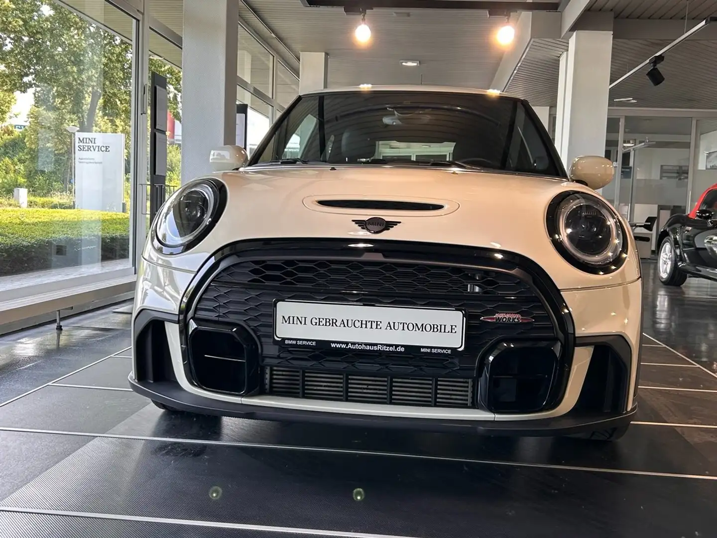 MINI Cooper S Aut. John Cooper Works Trim / Leder / DAB / Navi Weiß - 2