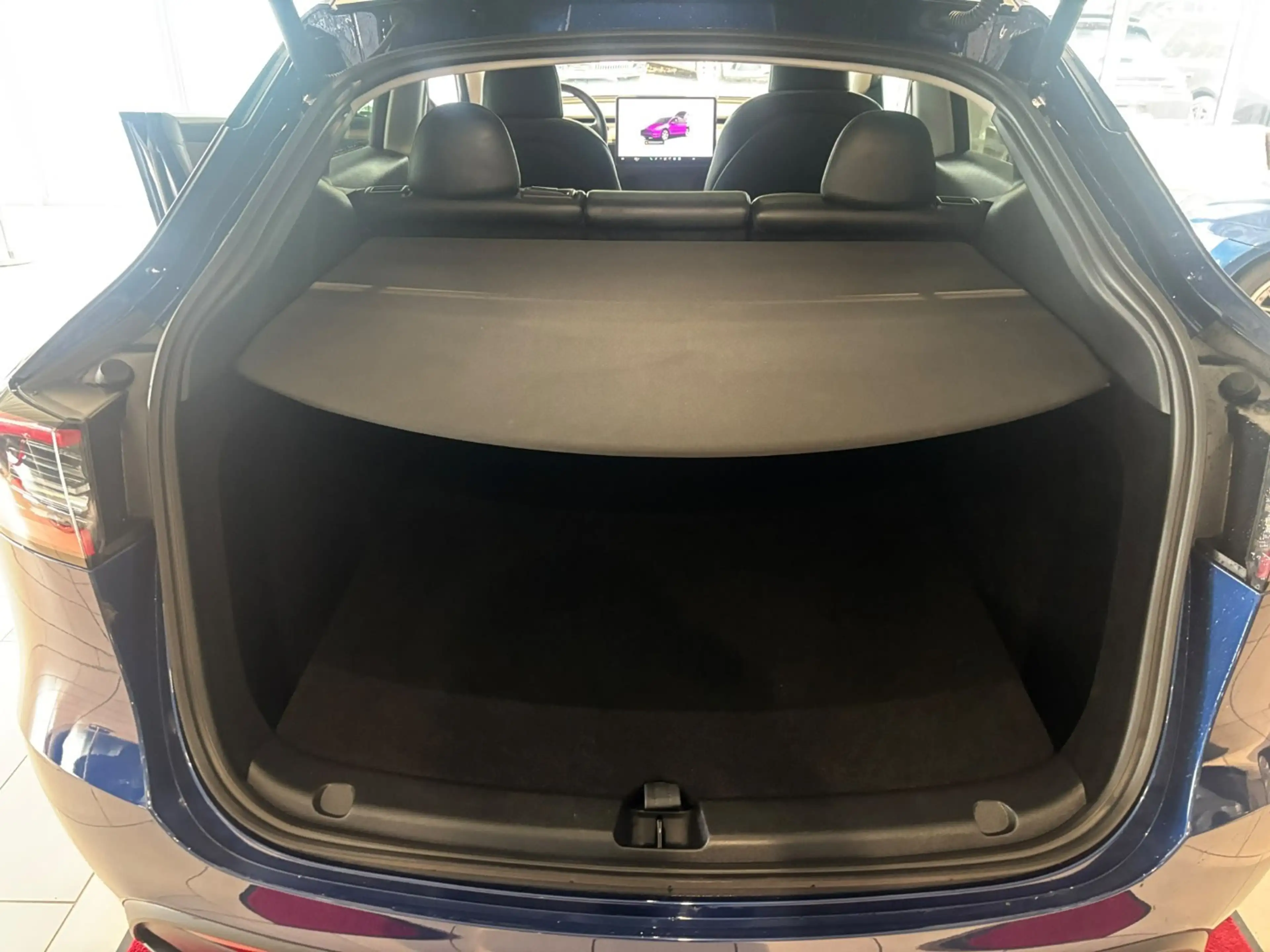 Tesla Model Y Long Range RWD — photo 10