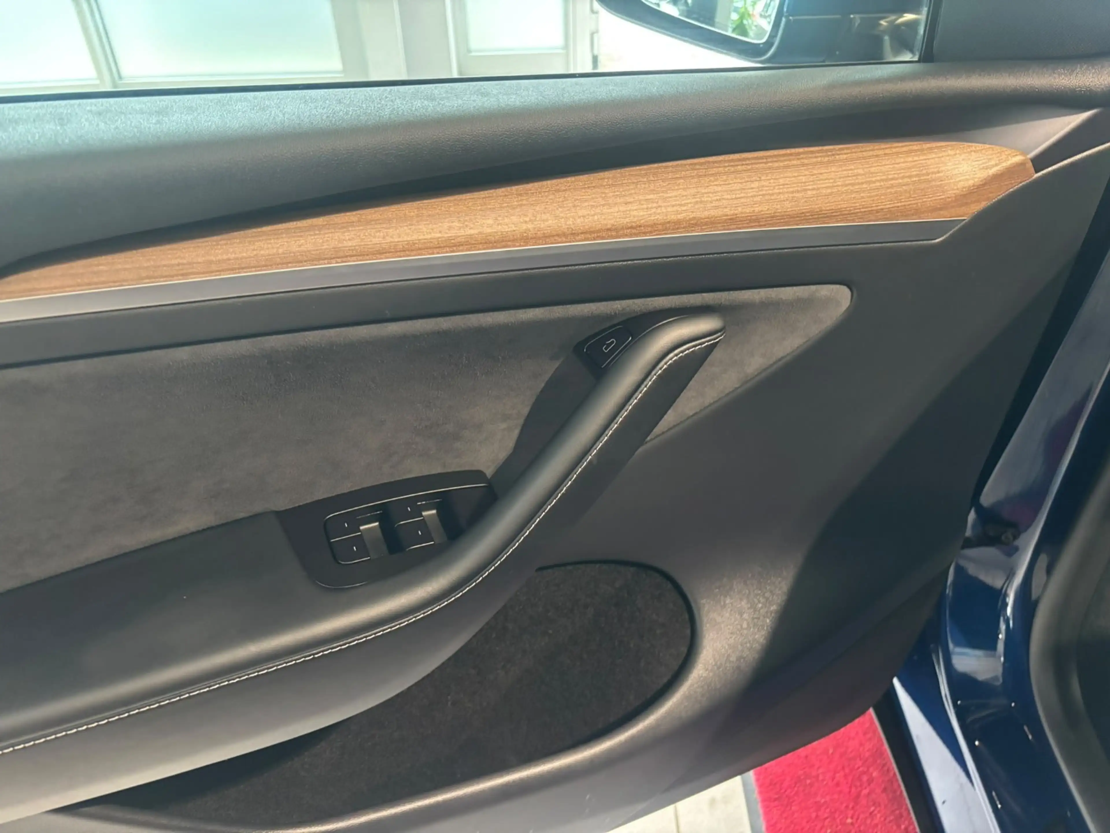 Tesla Model Y Long Range RWD — photo 13