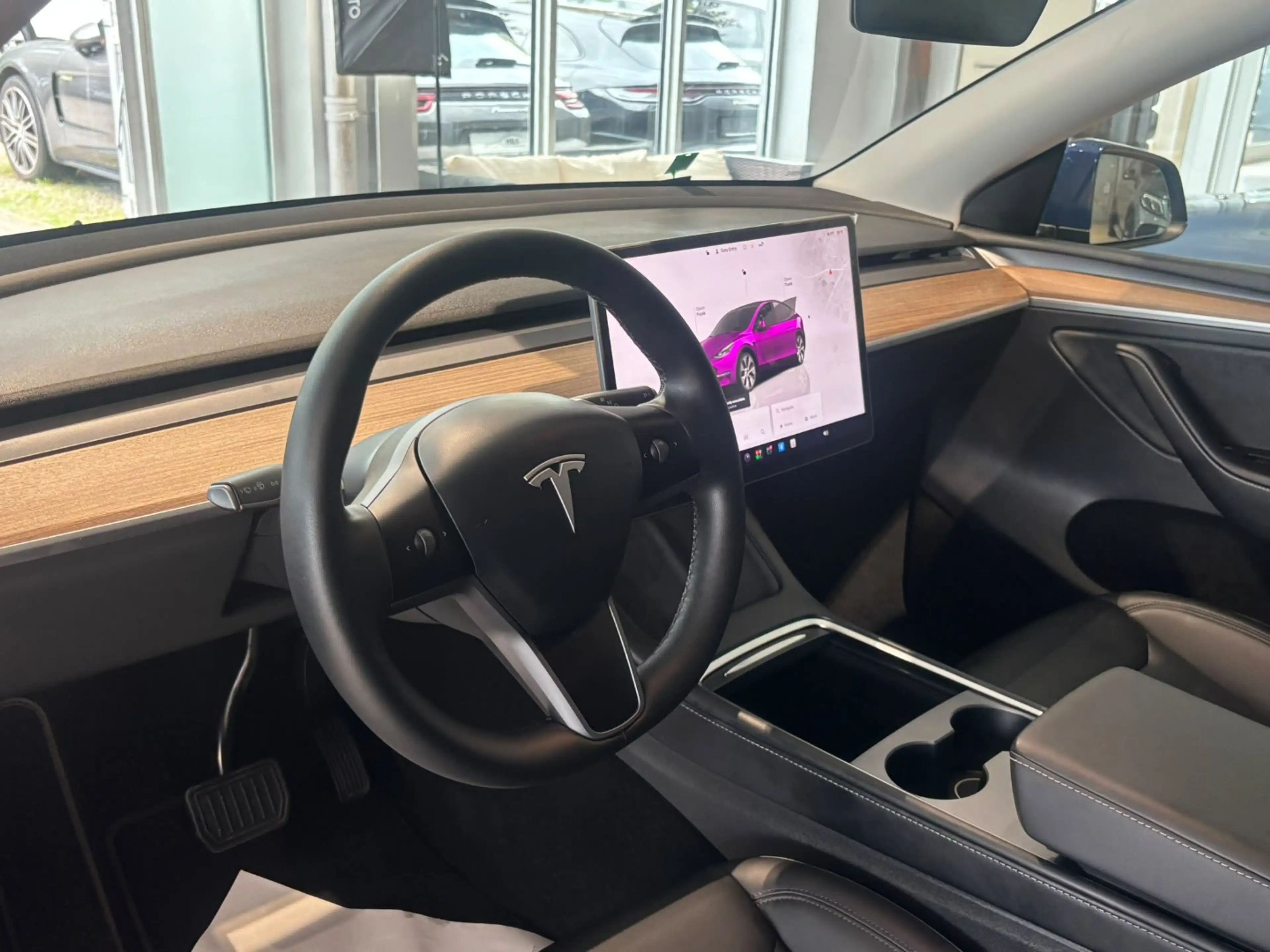 Tesla Model Y Long Range RWD — photo 17