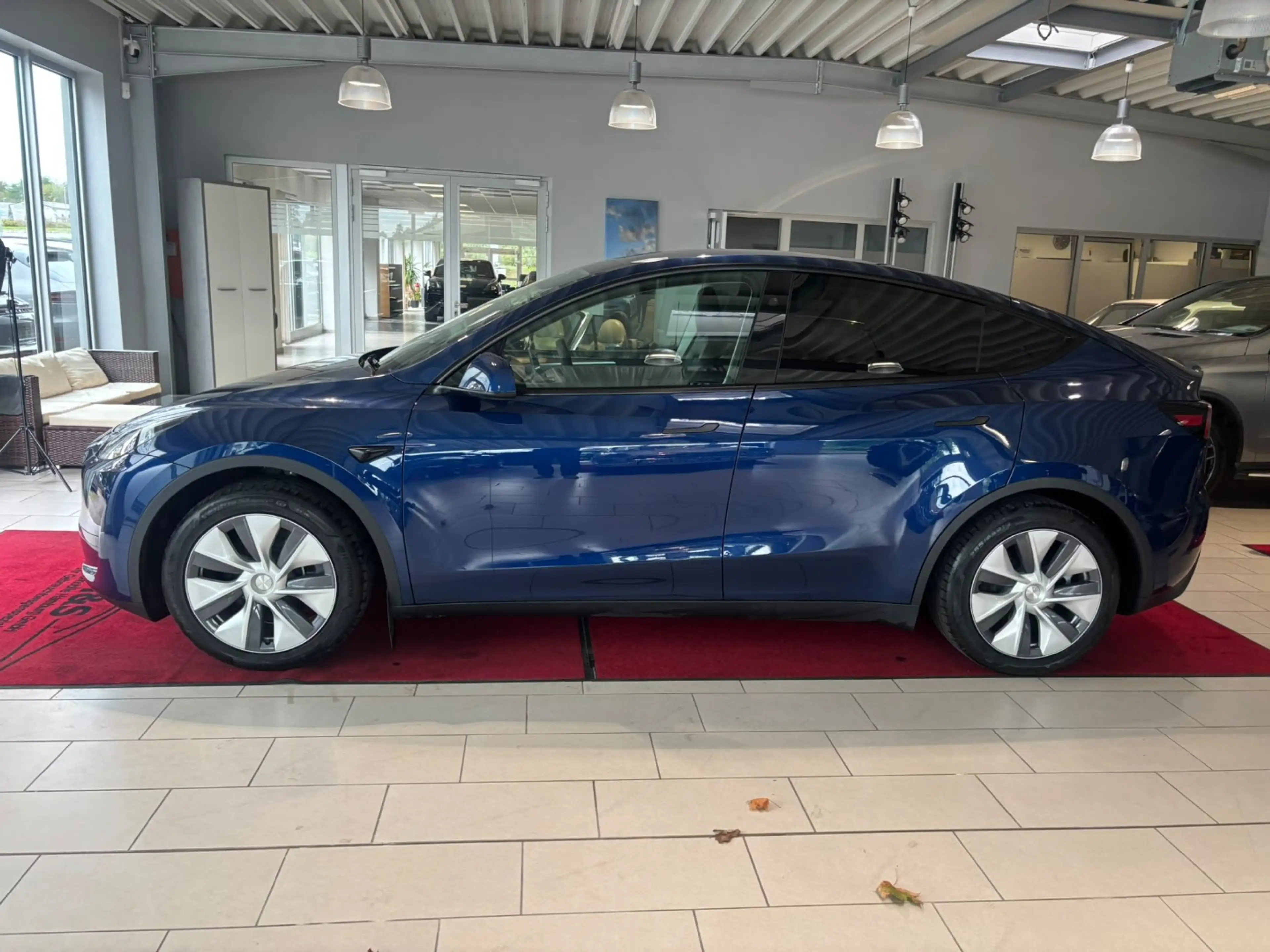 Tesla Model Y Long Range RWD — photo 2