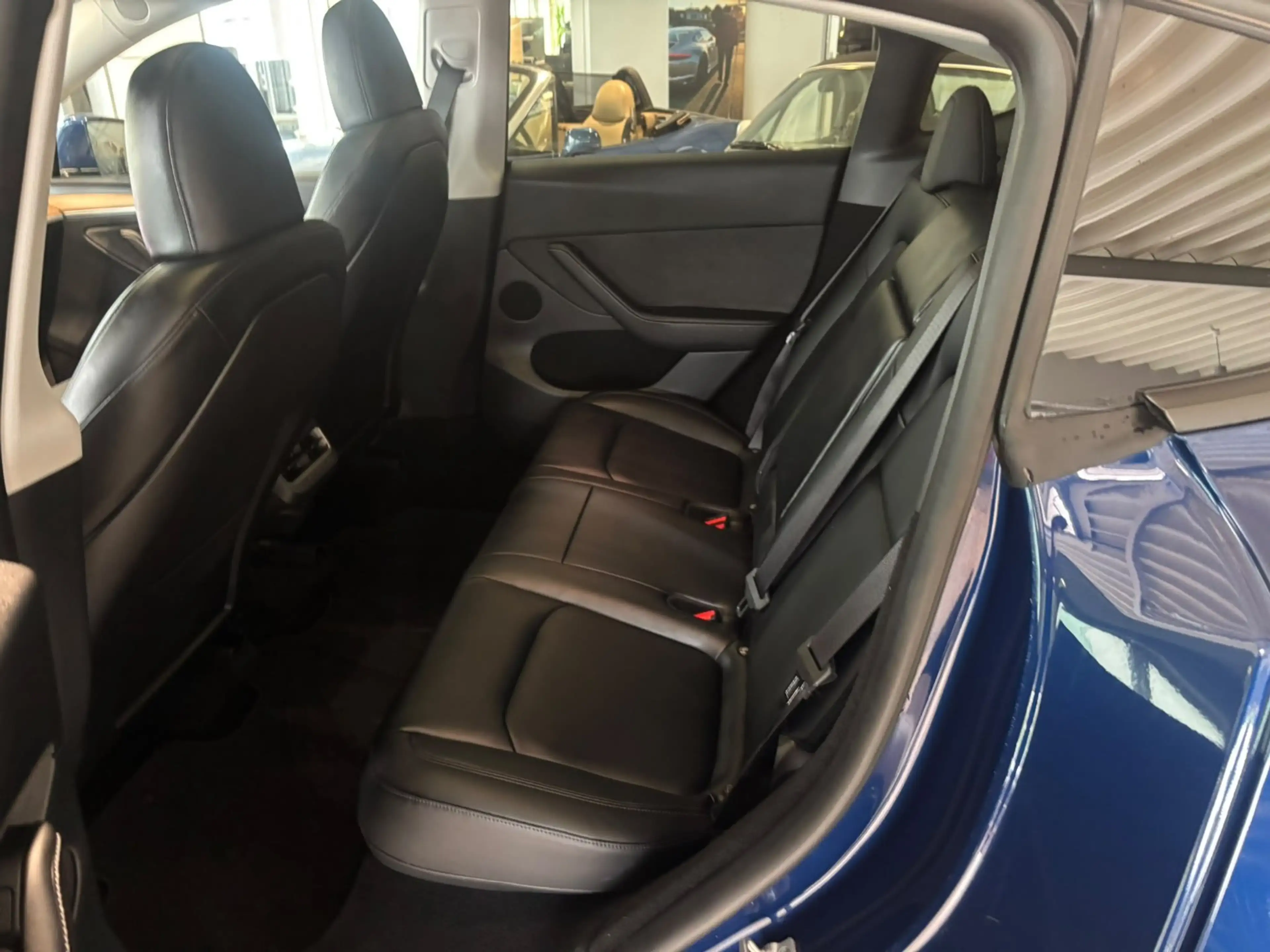 Tesla Model Y Long Range RWD — photo 9