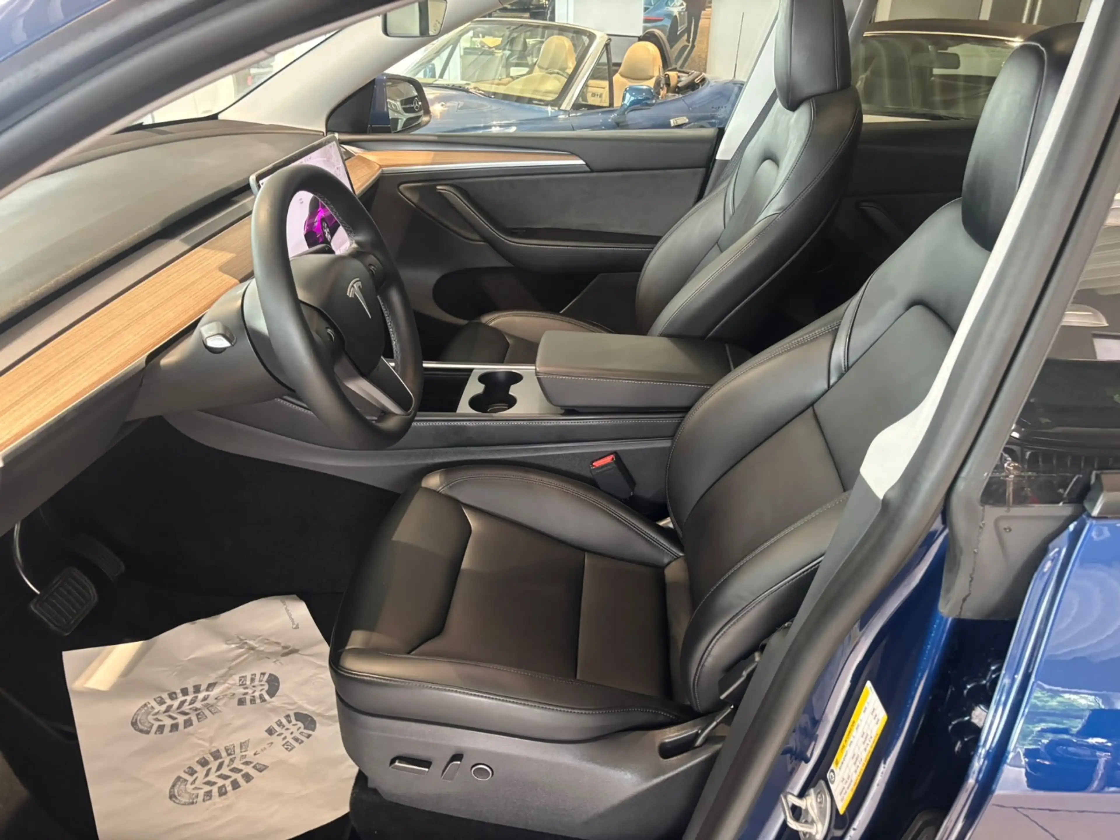 Tesla Model Y Long Range RWD — photo 12