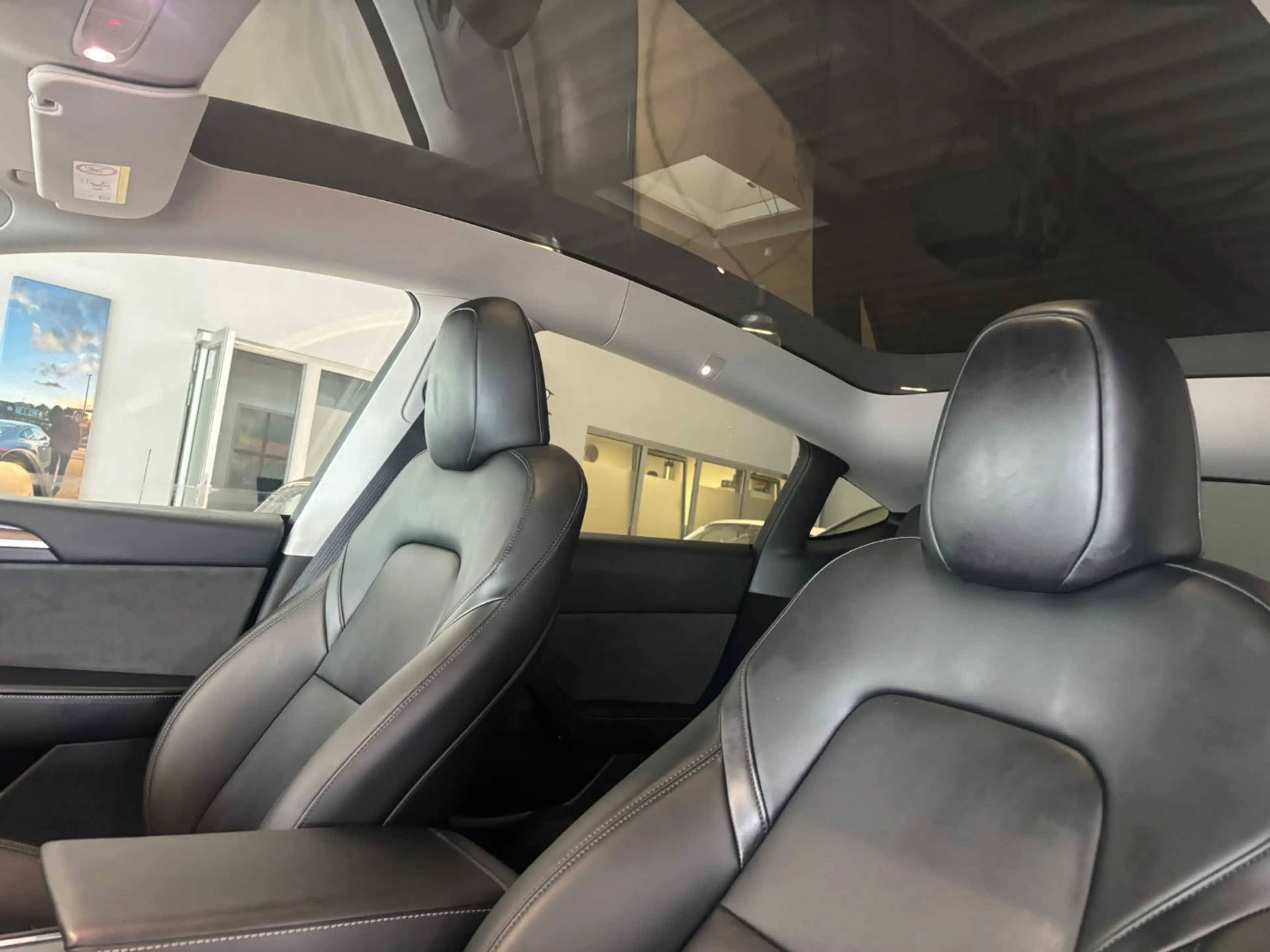 Tesla Model Y Long Range RWD — photo 25