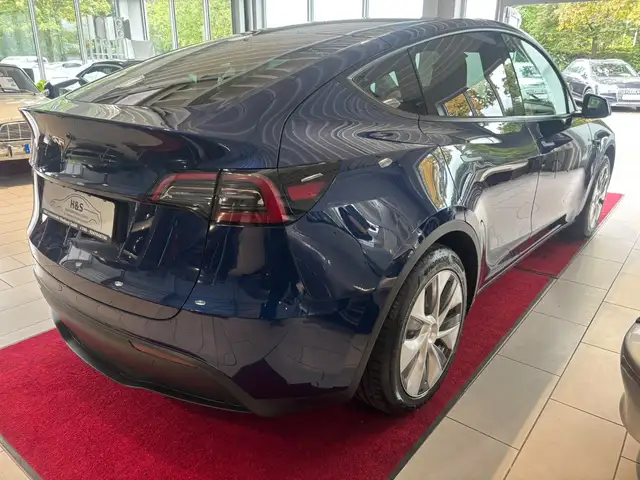 Tesla Model Y view 7