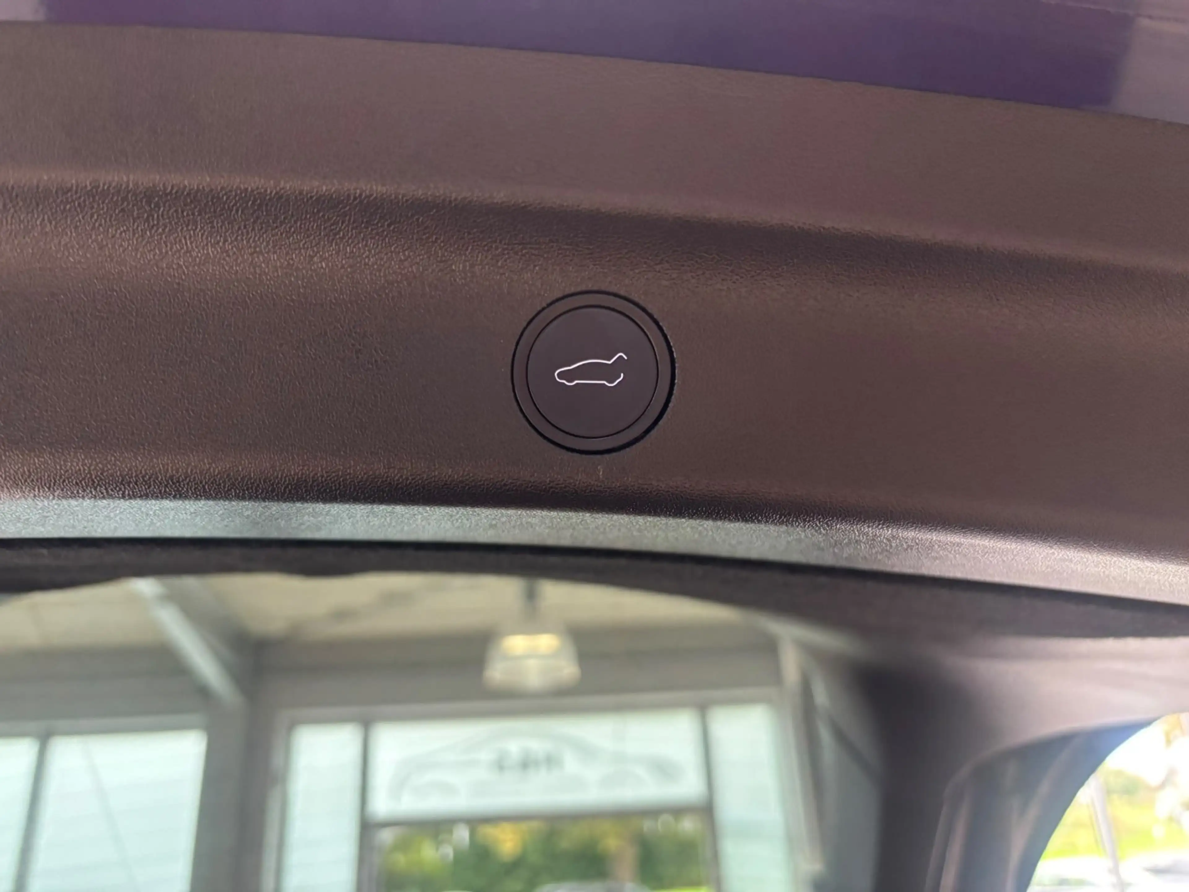 Tesla Model Y Long Range RWD — photo 11