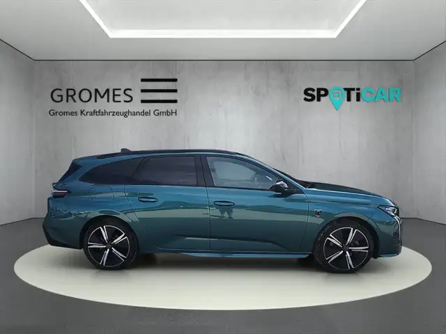 Peugeot 308 SW view 2