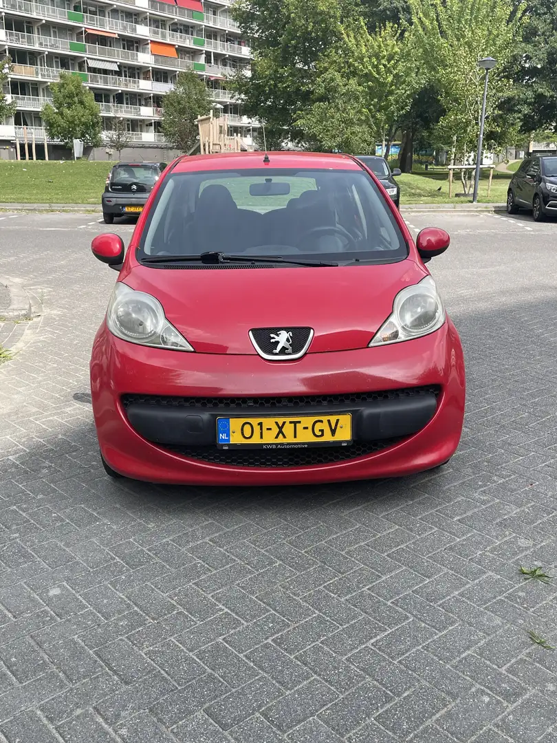 Peugeot 107 1.0-12V XS LOGISCH NAP, APK Roşu - 1