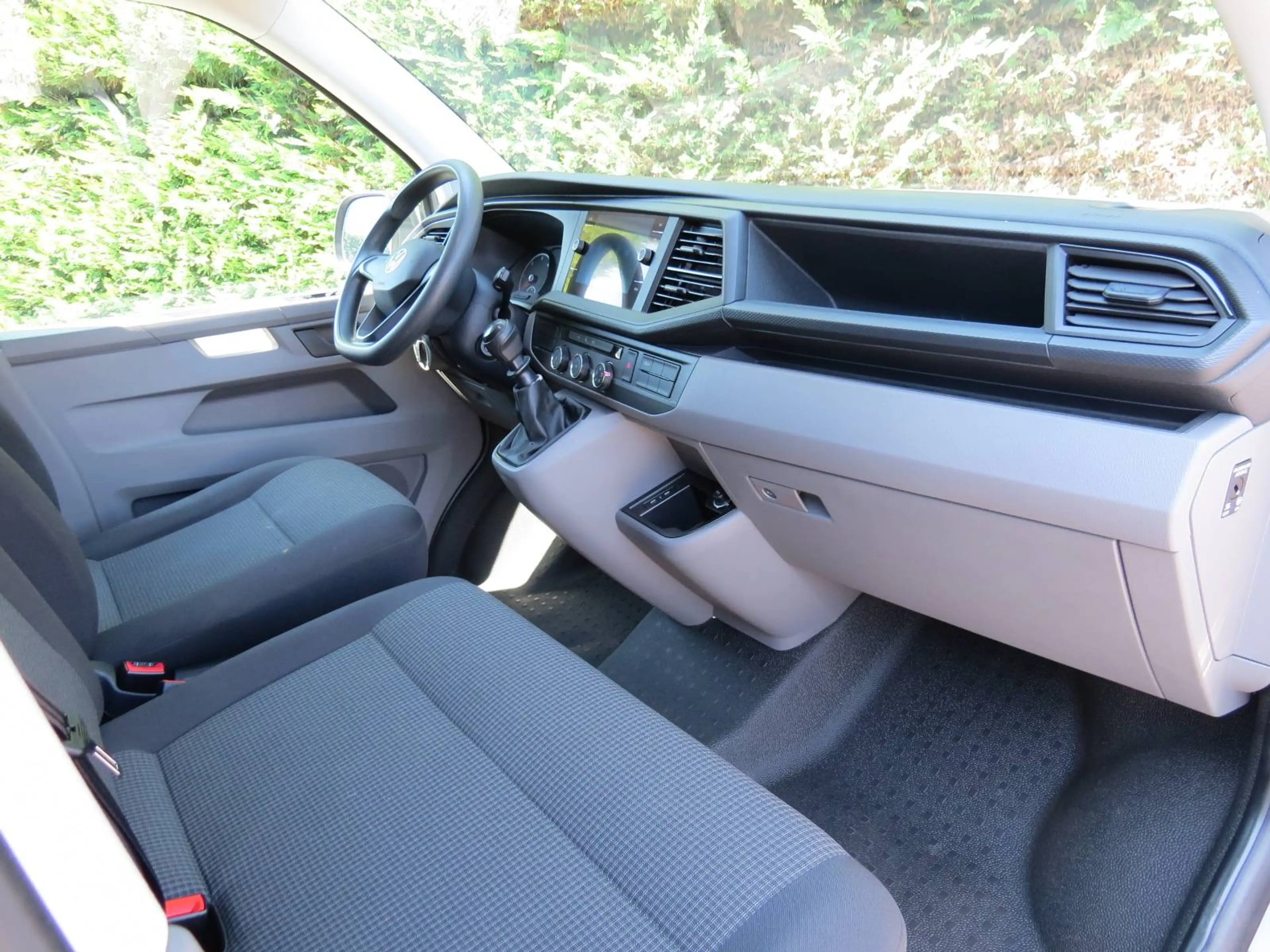 Volkswagen T6.1 Transporter 2.0 TDi SCR BMT Comfortline (EU6d-TEMP) — photo 3