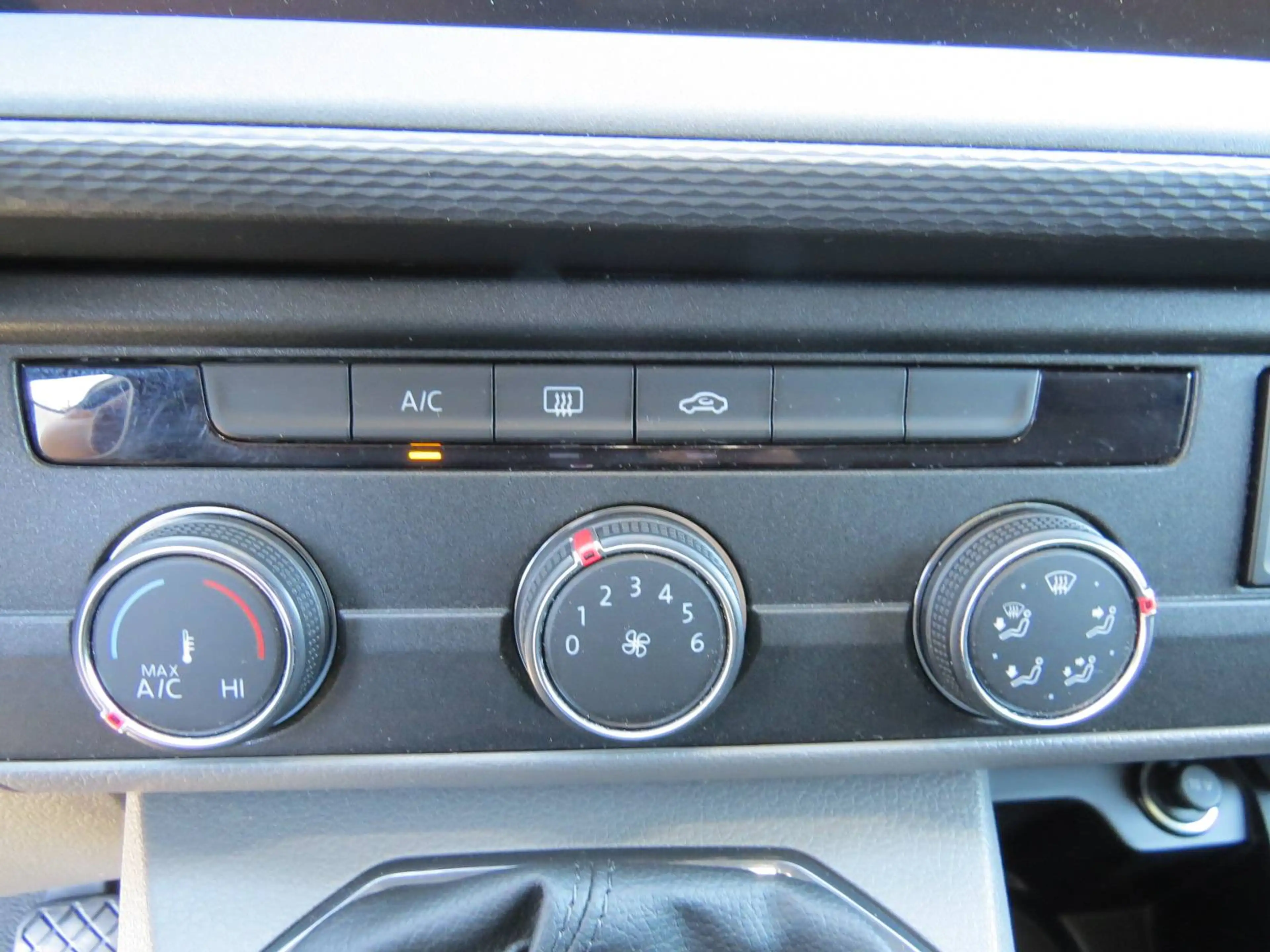 Volkswagen T6.1 Transporter 2.0 TDi SCR BMT Comfortline (EU6d-TEMP) — photo 7
