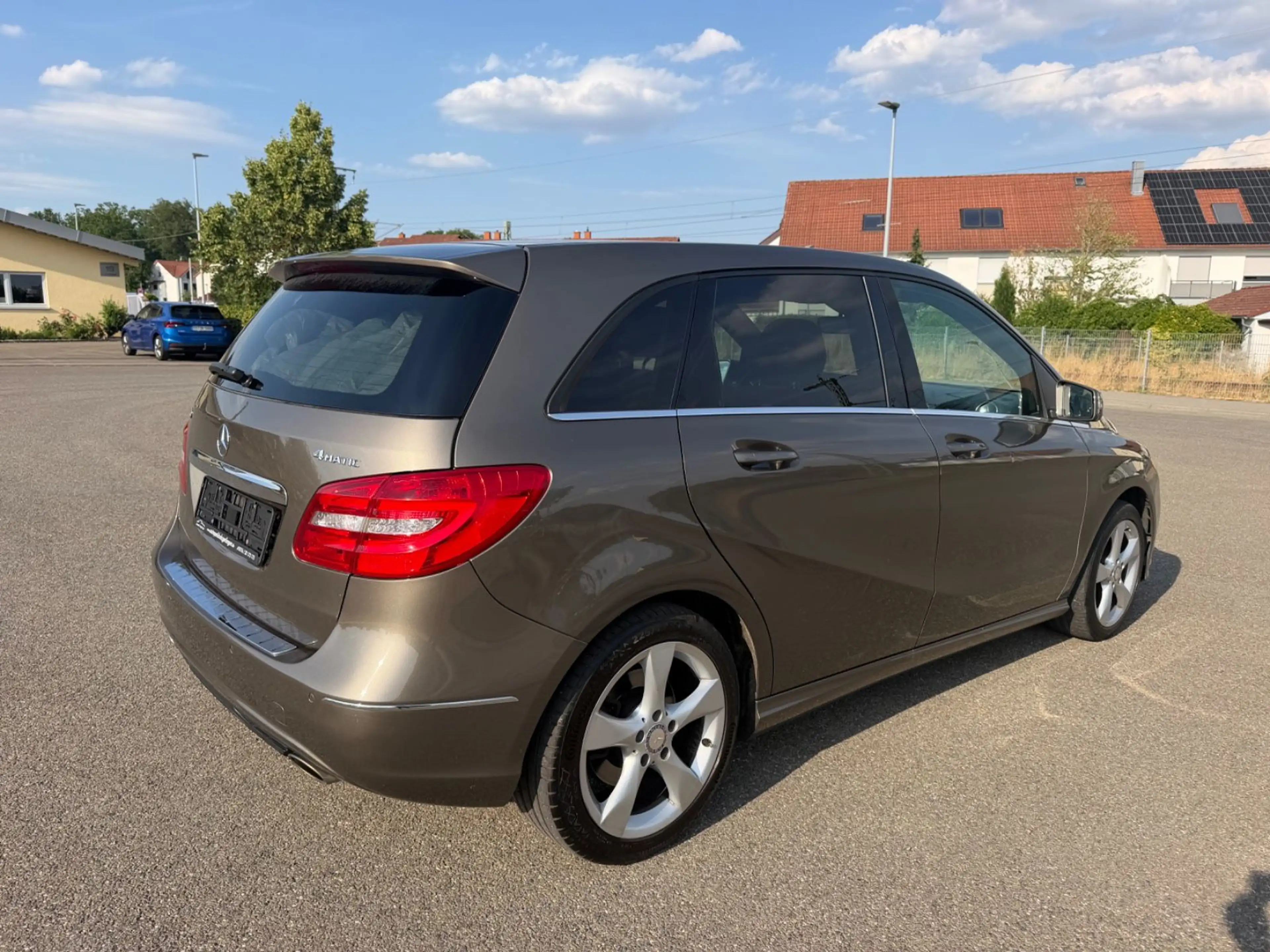 Mercedes-Benz B 220 4Matic*AUTOM*NAVI*LEDER*BI-XEN*RÜCKFAHR* — photo 5