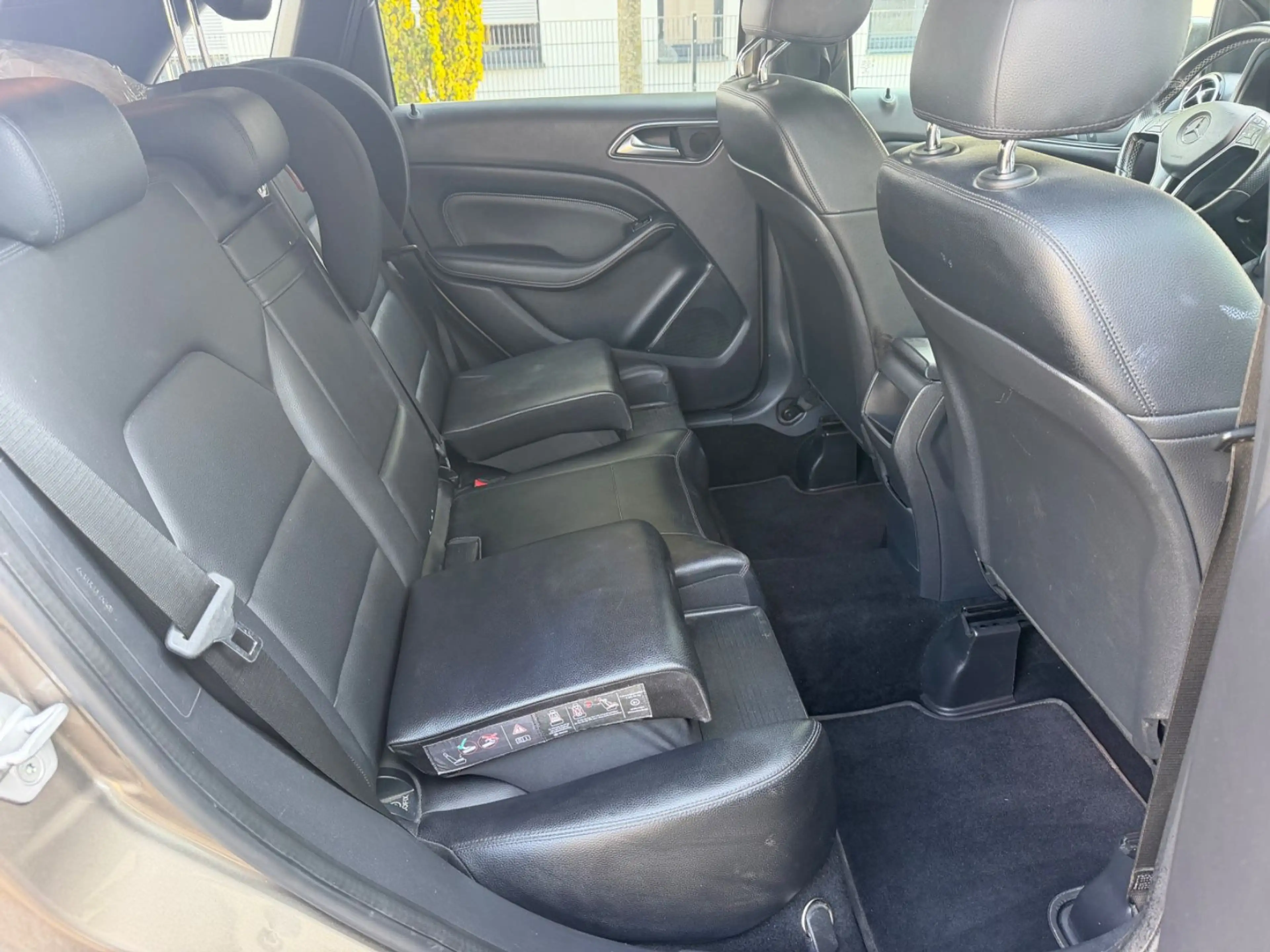 Mercedes-Benz B 220 4Matic*AUTOM*NAVI*LEDER*BI-XEN*RÜCKFAHR* — photo 15