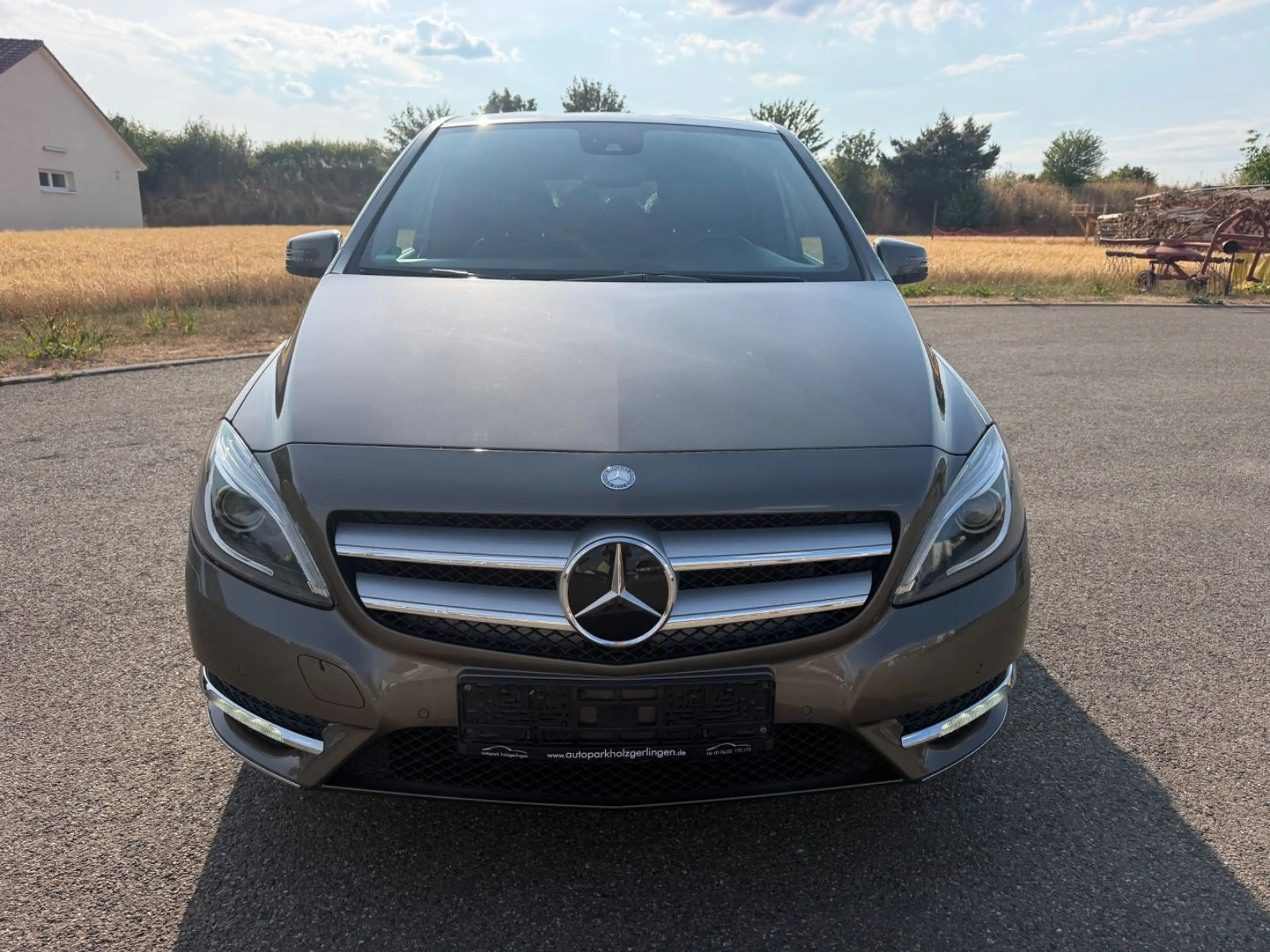 Mercedes-Benz B 220 4Matic*AUTOM*NAVI*LEDER*BI-XEN*RÜCKFAHR* — photo 2