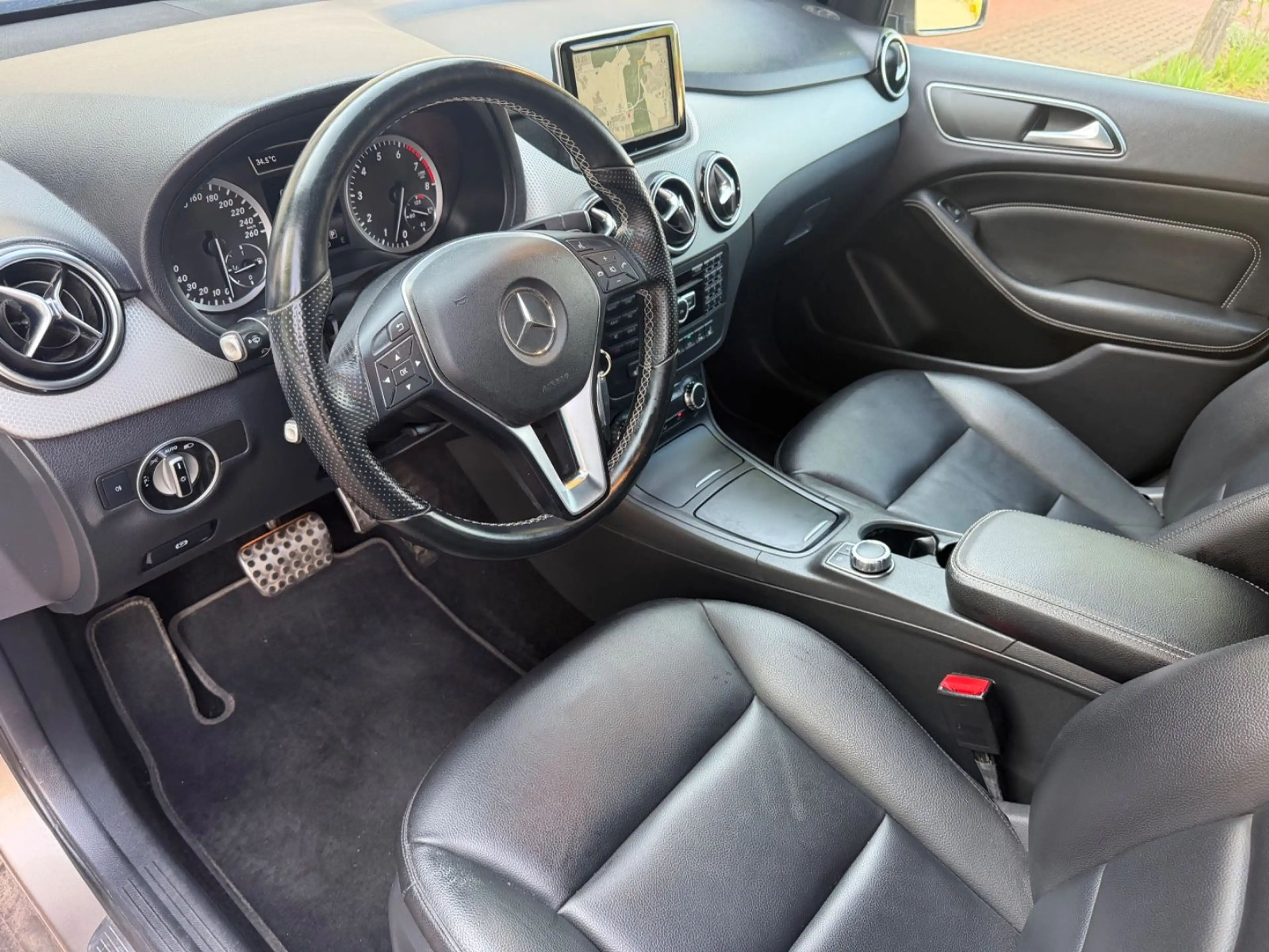 Mercedes-Benz B 220 4Matic*AUTOM*NAVI*LEDER*BI-XEN*RÜCKFAHR* — photo 11