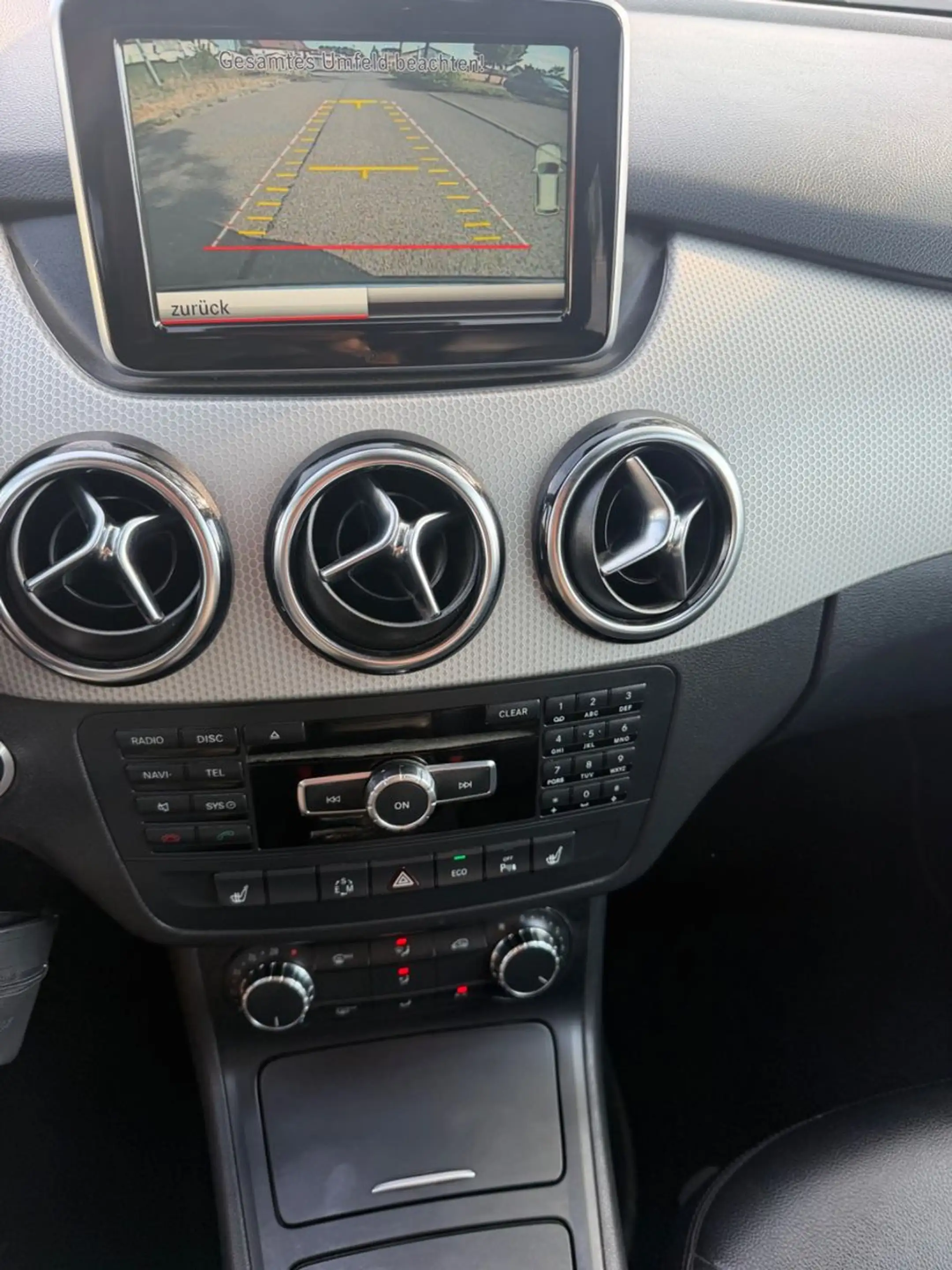 Mercedes-Benz B 220 4Matic*AUTOM*NAVI*LEDER*BI-XEN*RÜCKFAHR* — photo 9