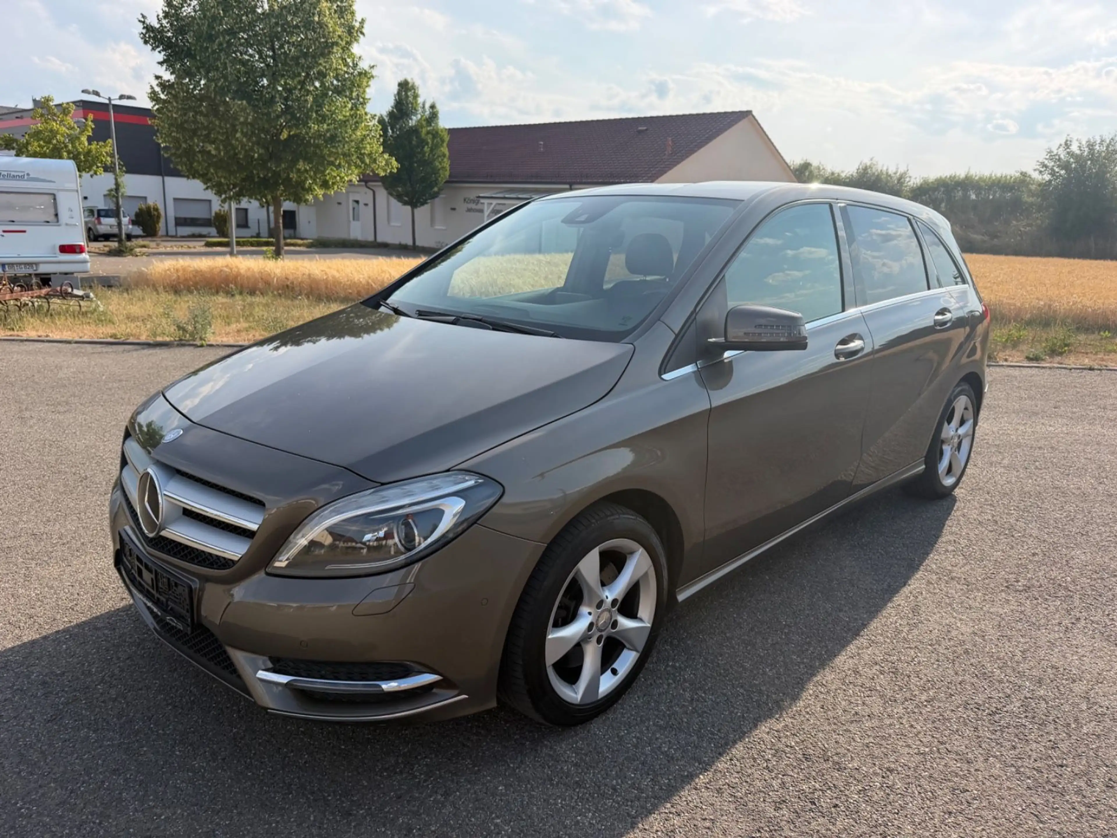 Mercedes-Benz B 220 4Matic*AUTOM*NAVI*LEDER*BI-XEN*RÜCKFAHR*