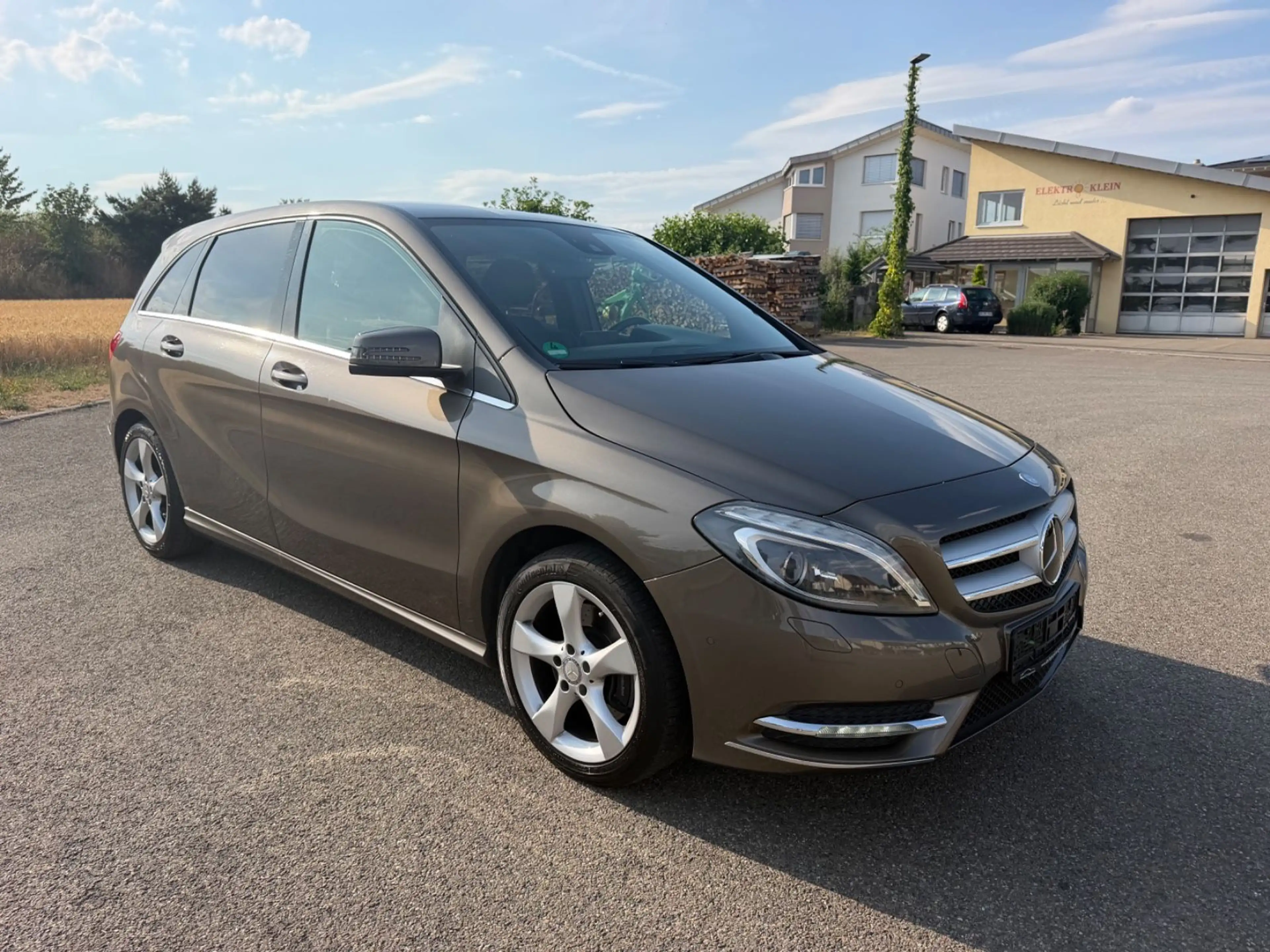Mercedes-Benz B 220 4Matic*AUTOM*NAVI*LEDER*BI-XEN*RÜCKFAHR* — photo 3