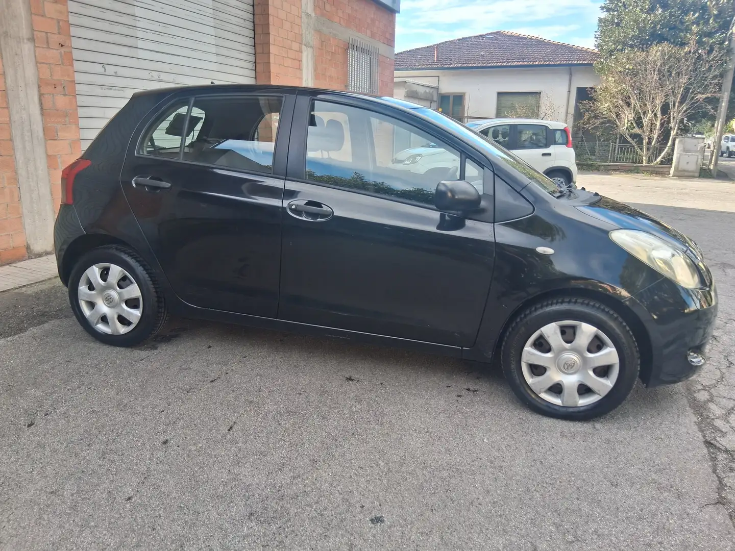 Toyota Yaris Yaris 5p 1.0 KM 74000 Negro - 2