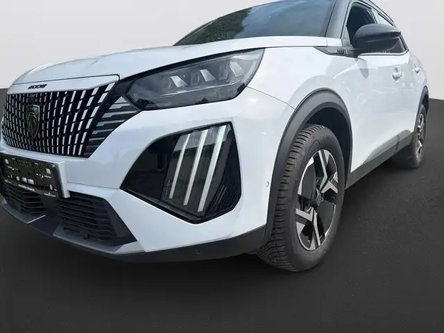 Peugeot 2008 view 11