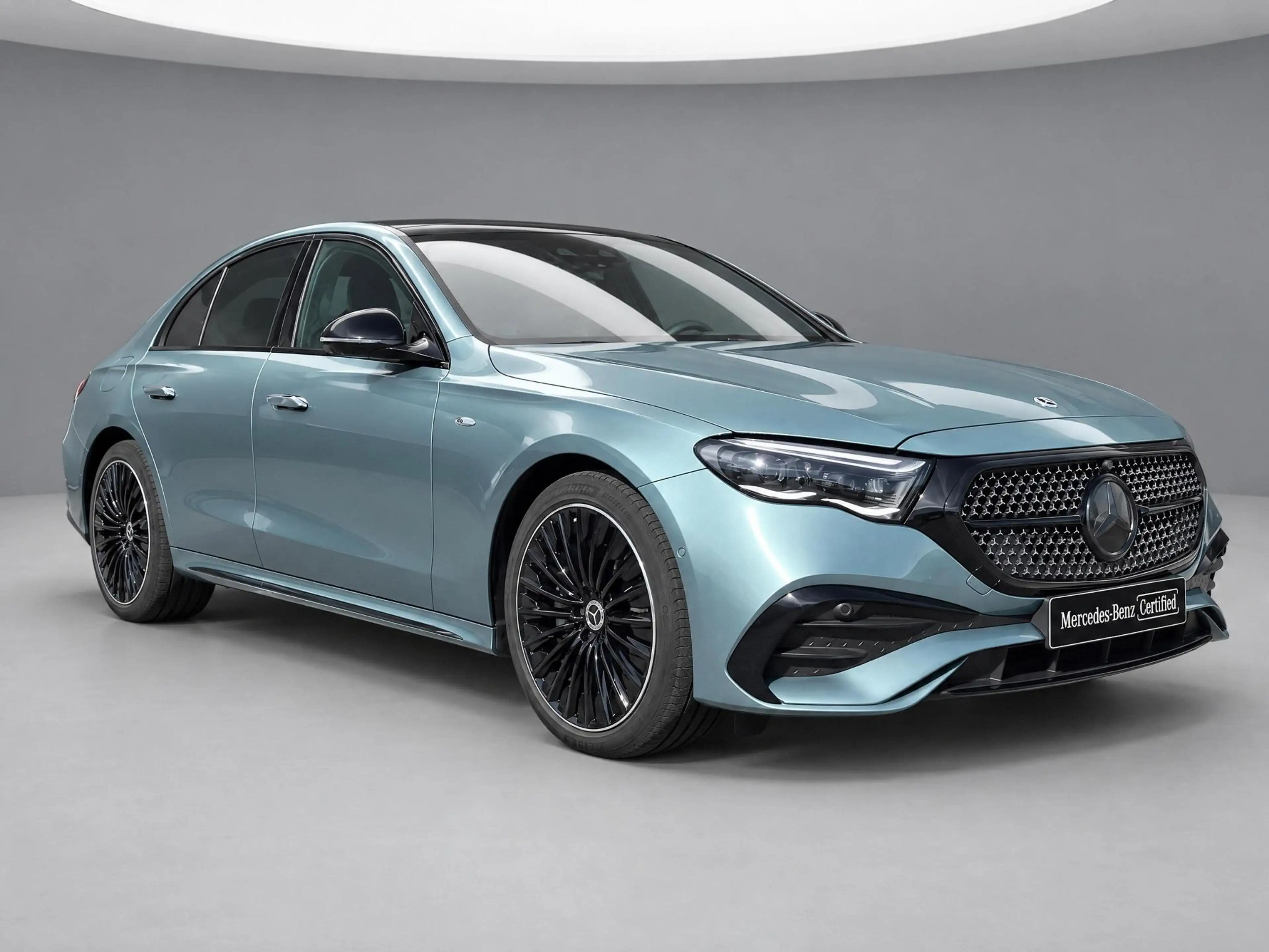 Mercedes-Benz E 300 e Sport Edition — photo 12