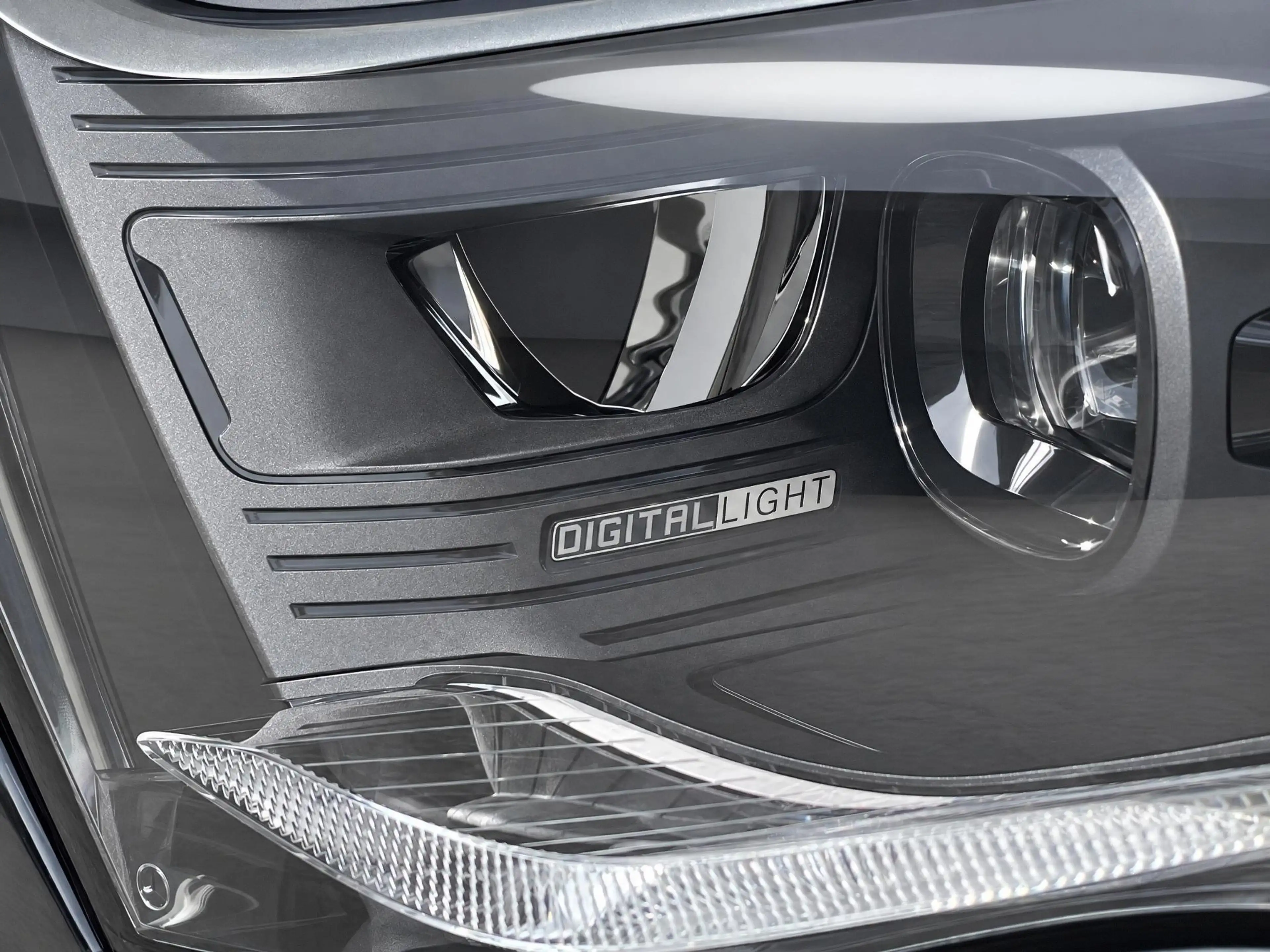 Mercedes-Benz E 300 e Sport Edition — photo 3