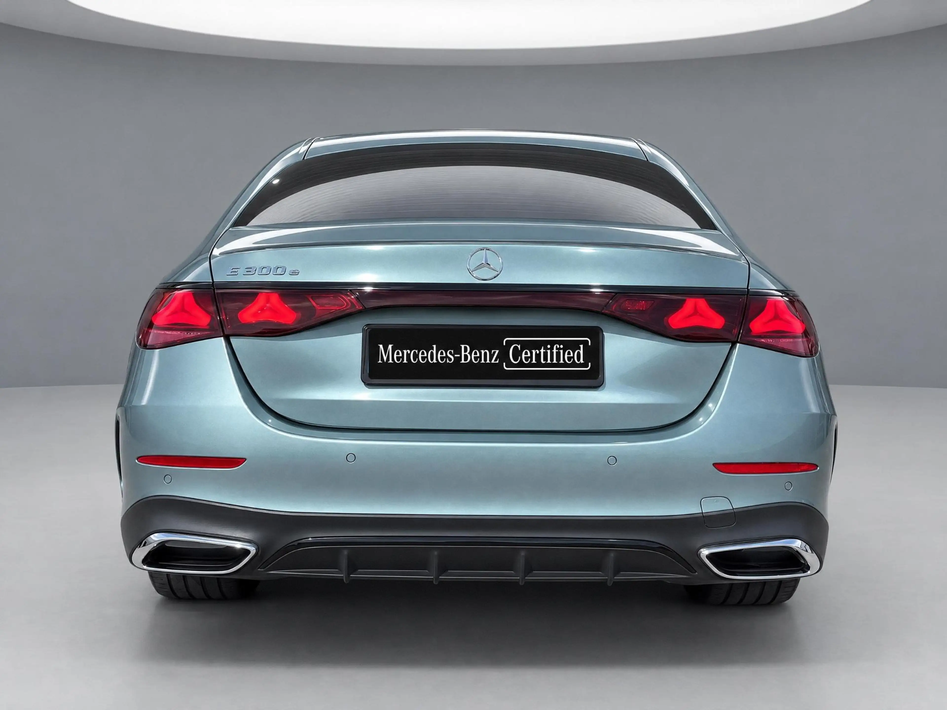 Mercedes-Benz E 300 e Sport Edition — photo 7