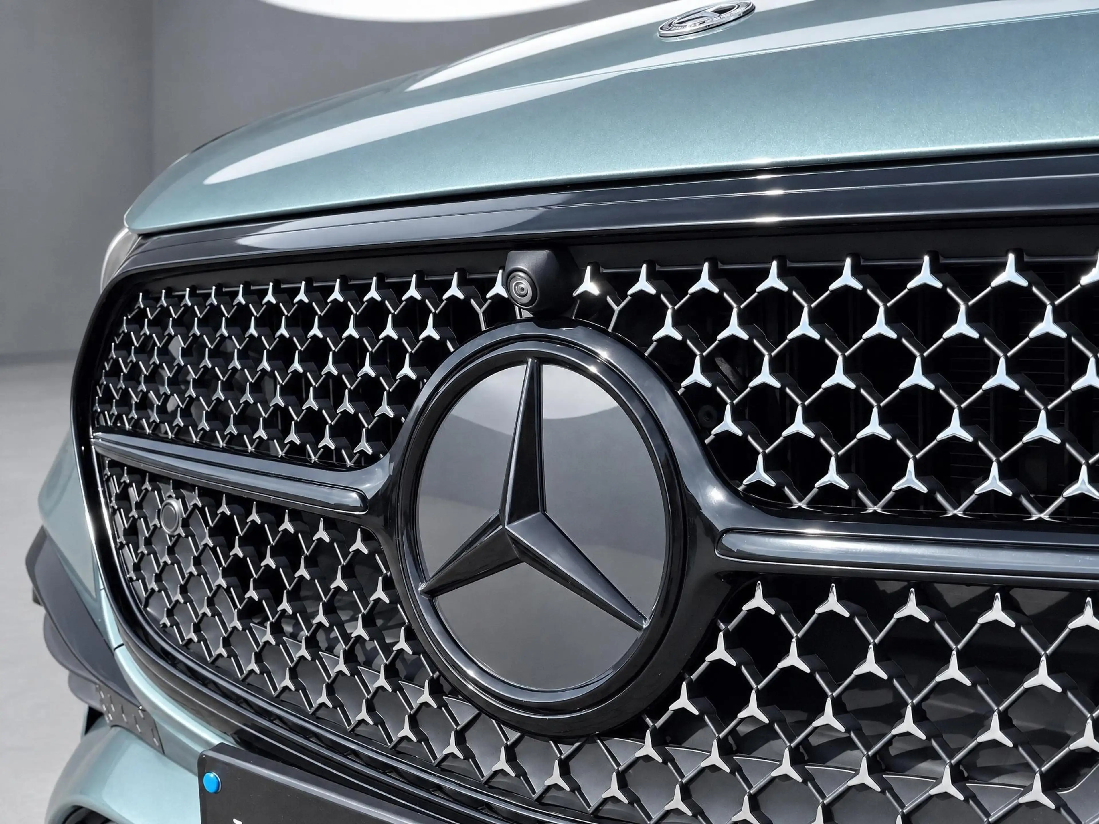 Mercedes-Benz E 300 e Sport Edition — photo 14