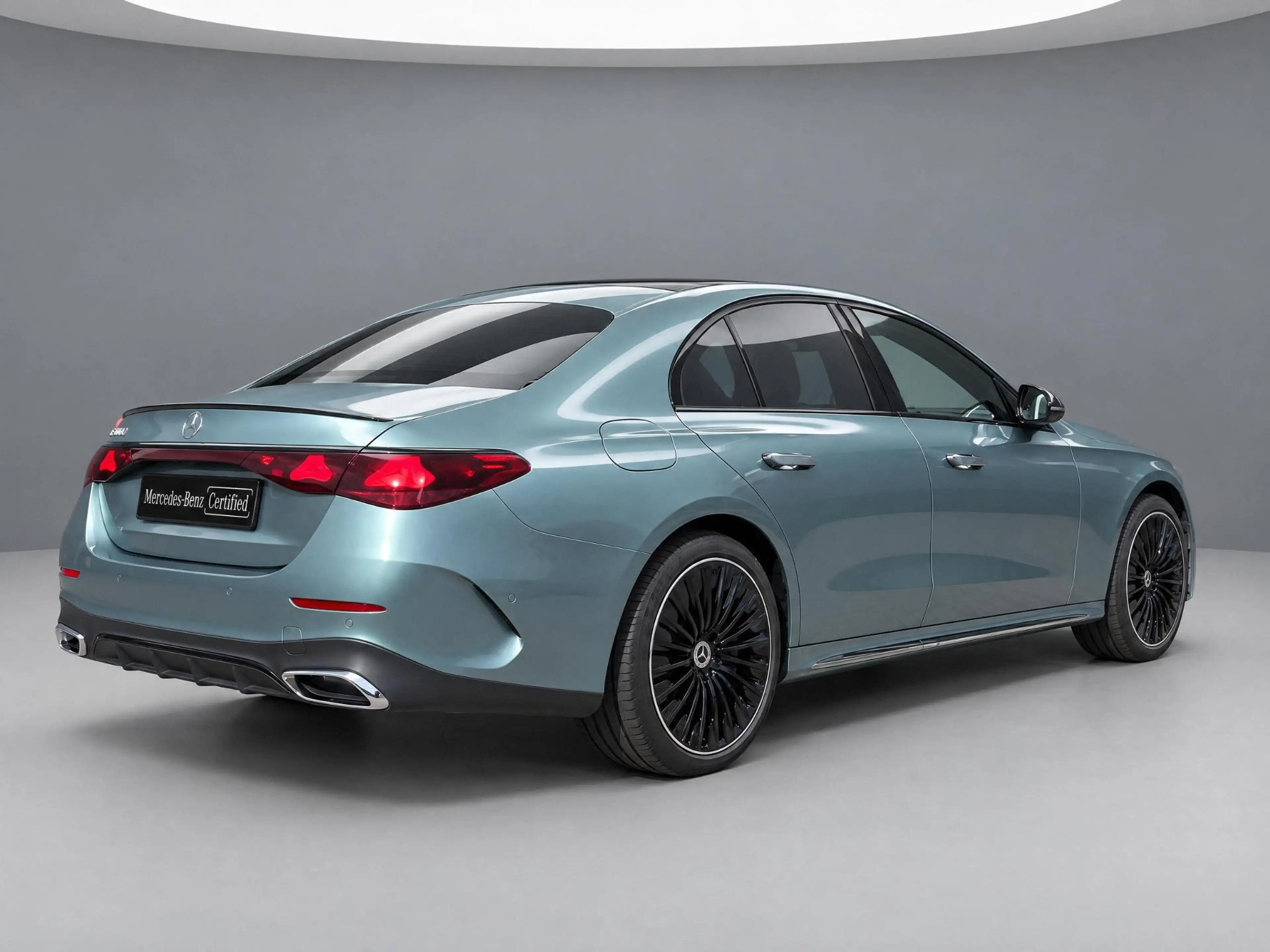 Mercedes-Benz E 300 e Sport Edition — photo 10