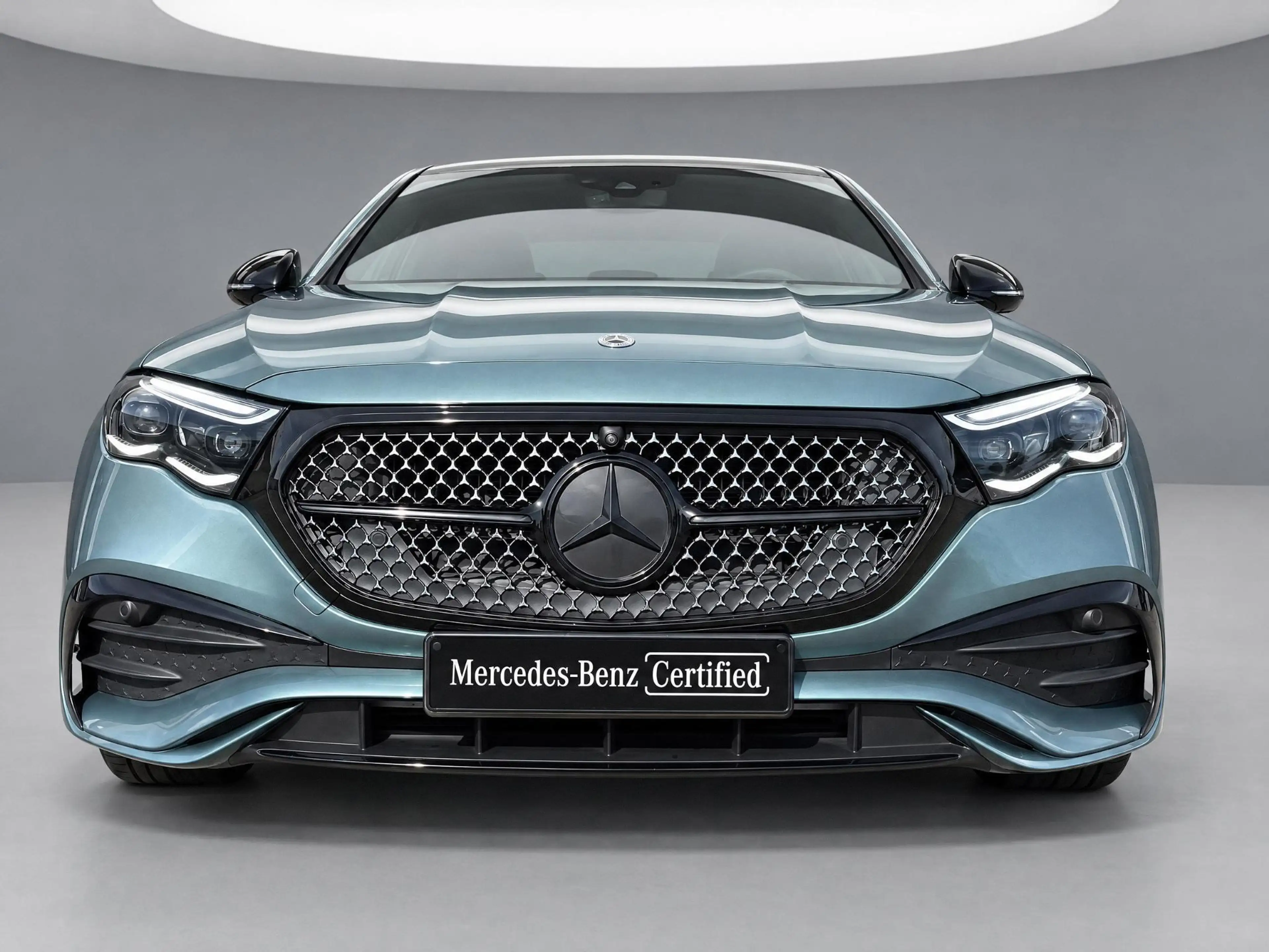 Mercedes-Benz E 300 e Sport Edition — photo 13
