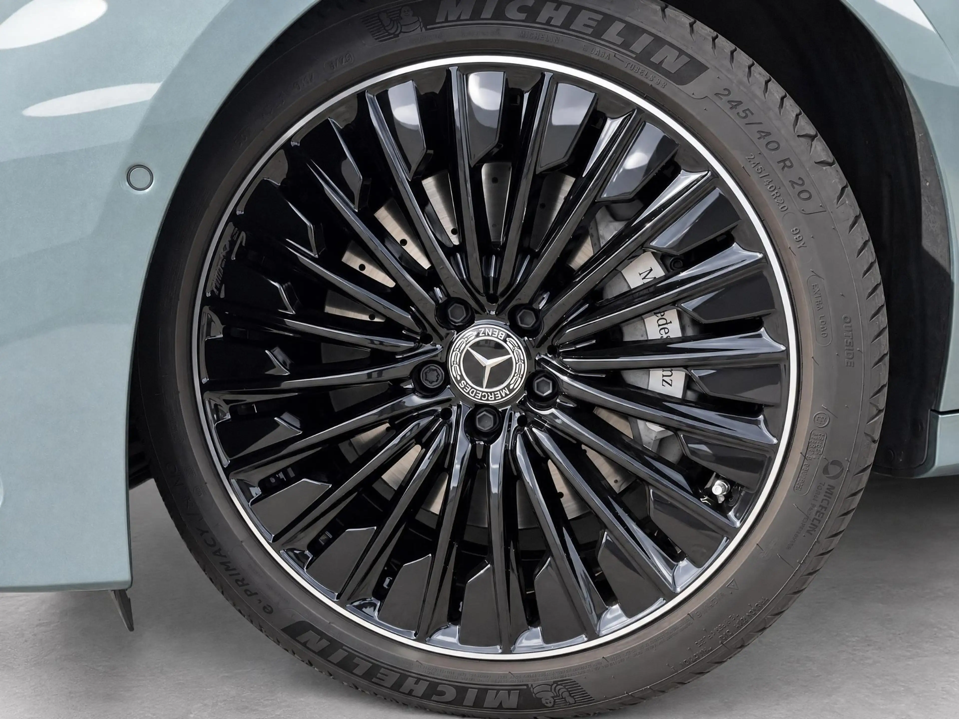 Mercedes-Benz E 300 e Sport Edition — photo 4
