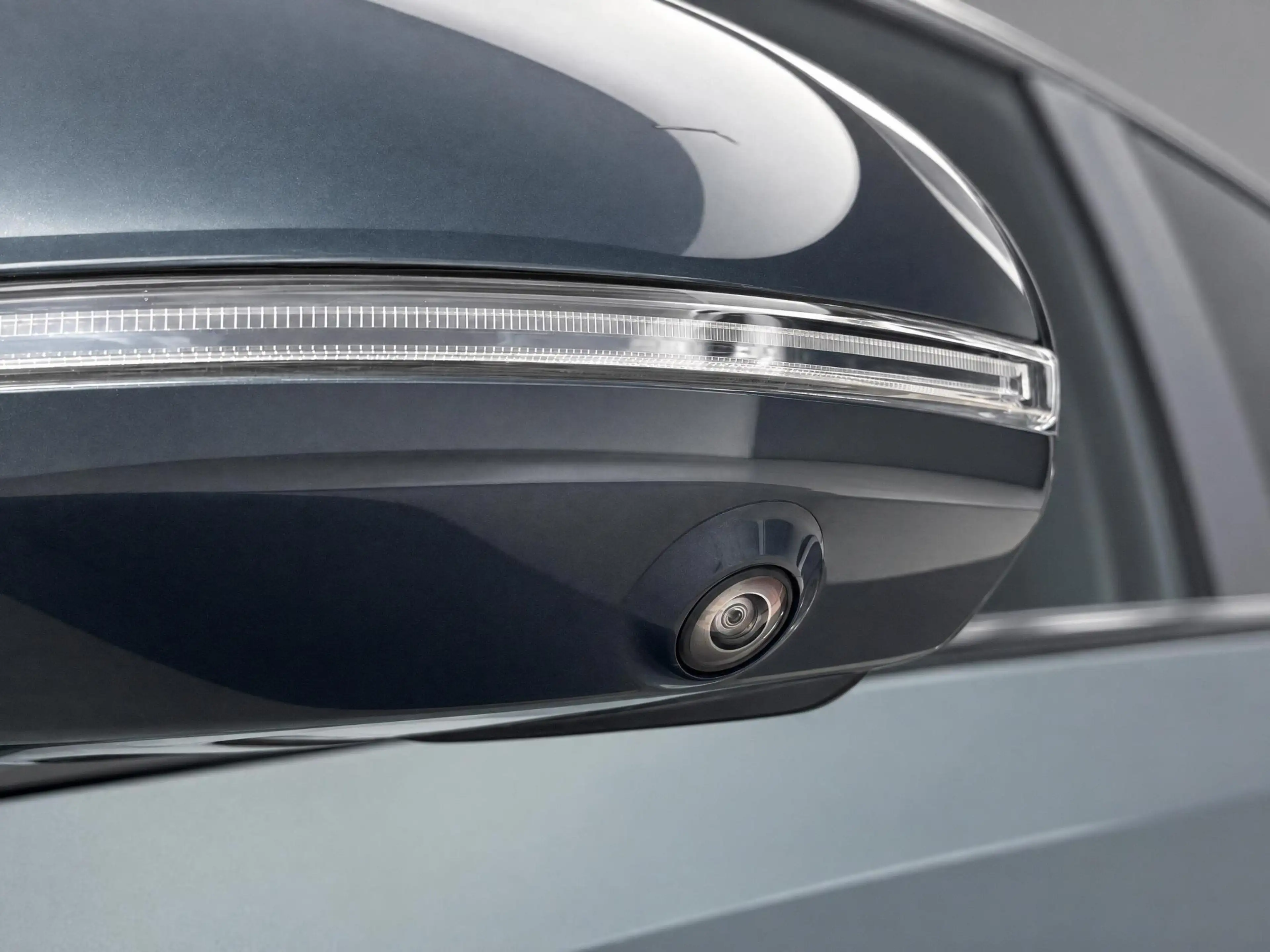 Mercedes-Benz E 300 e Sport Edition — photo 15
