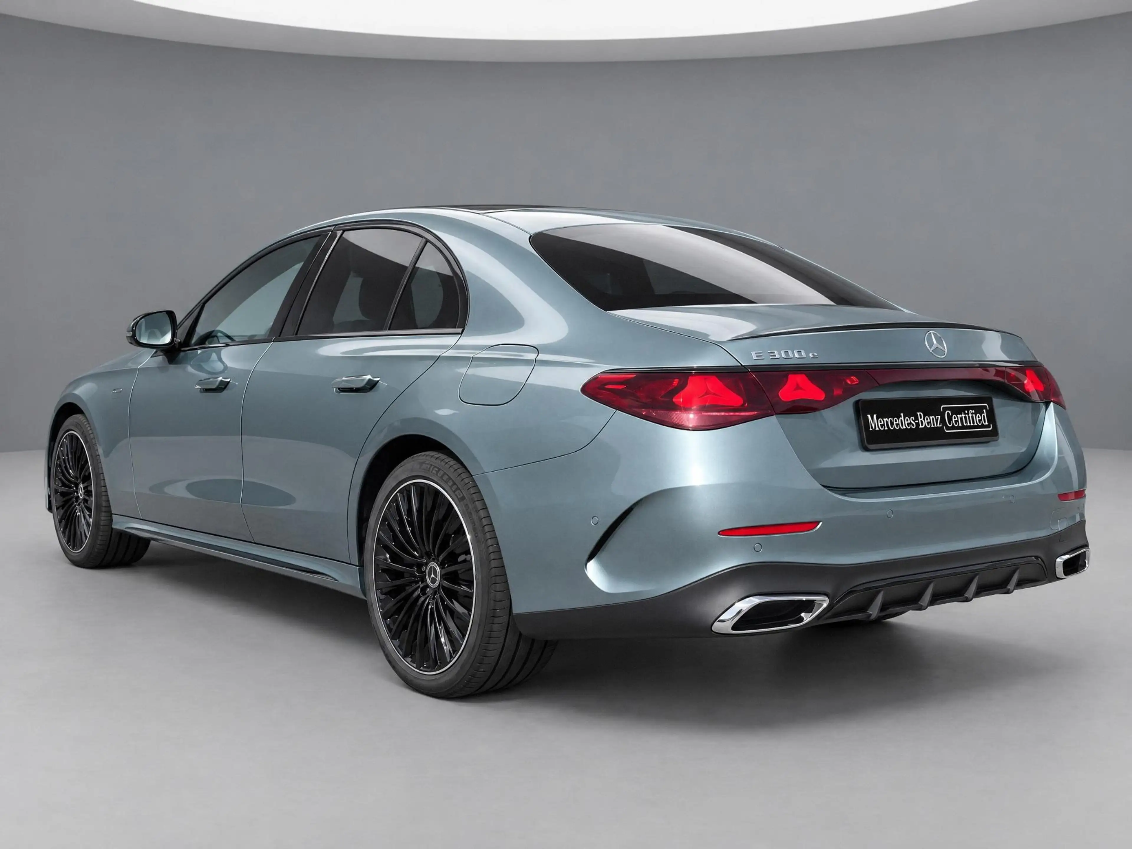 Mercedes-Benz E 300 e Sport Edition — photo 6